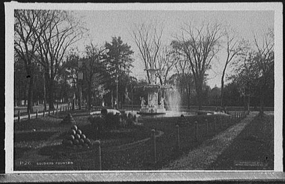 Photo:Poughkeepsie NY Soldiers Fountain Civil War Memorial Cannons c1904