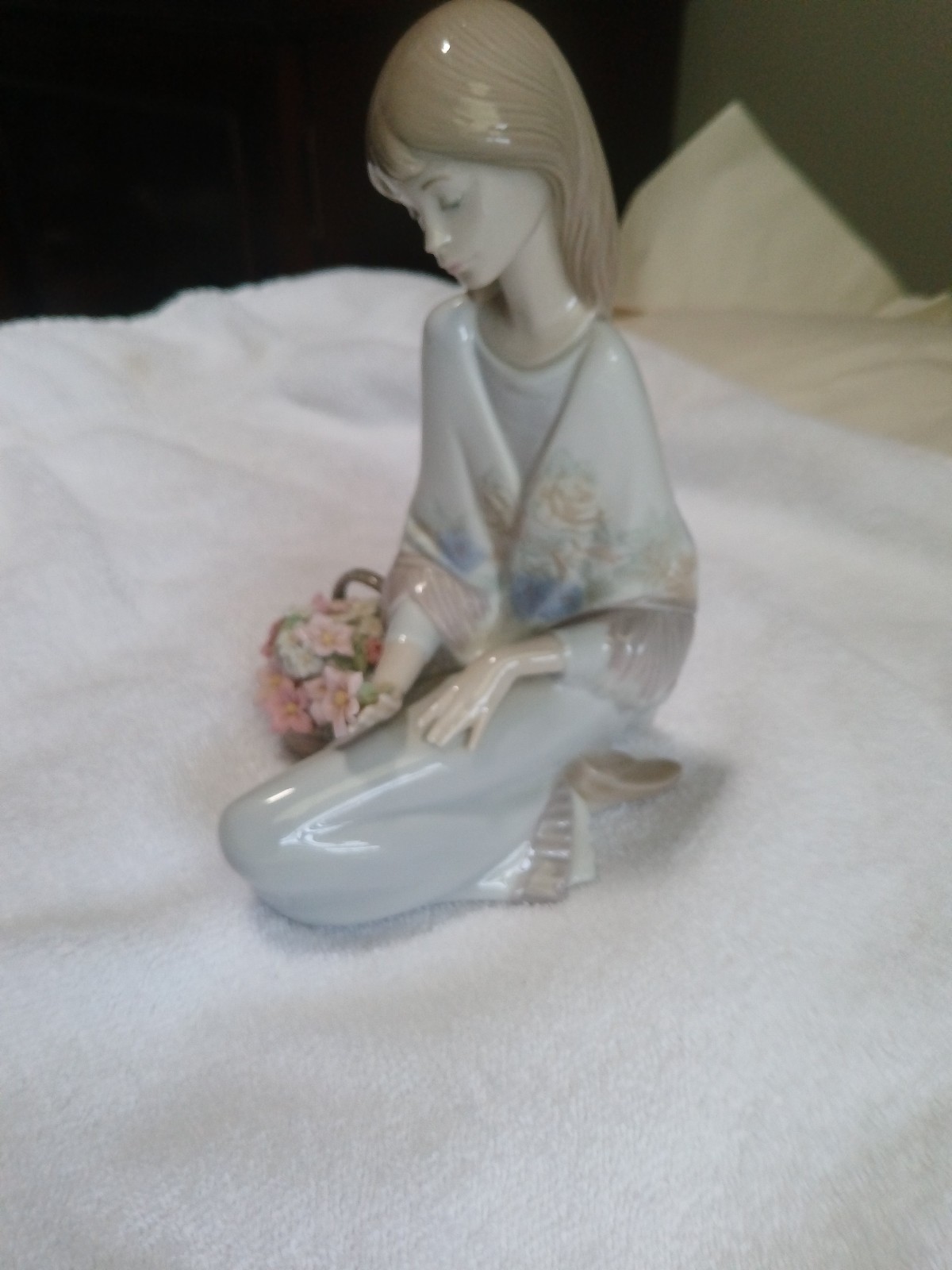 Lladro 5210 Spring Girl with Flowers Retired Figurine Kneeling Girl with Basket Lladro 5210 Spring Girl with Flowers Retired Figurine Kneeling Girl with Basket