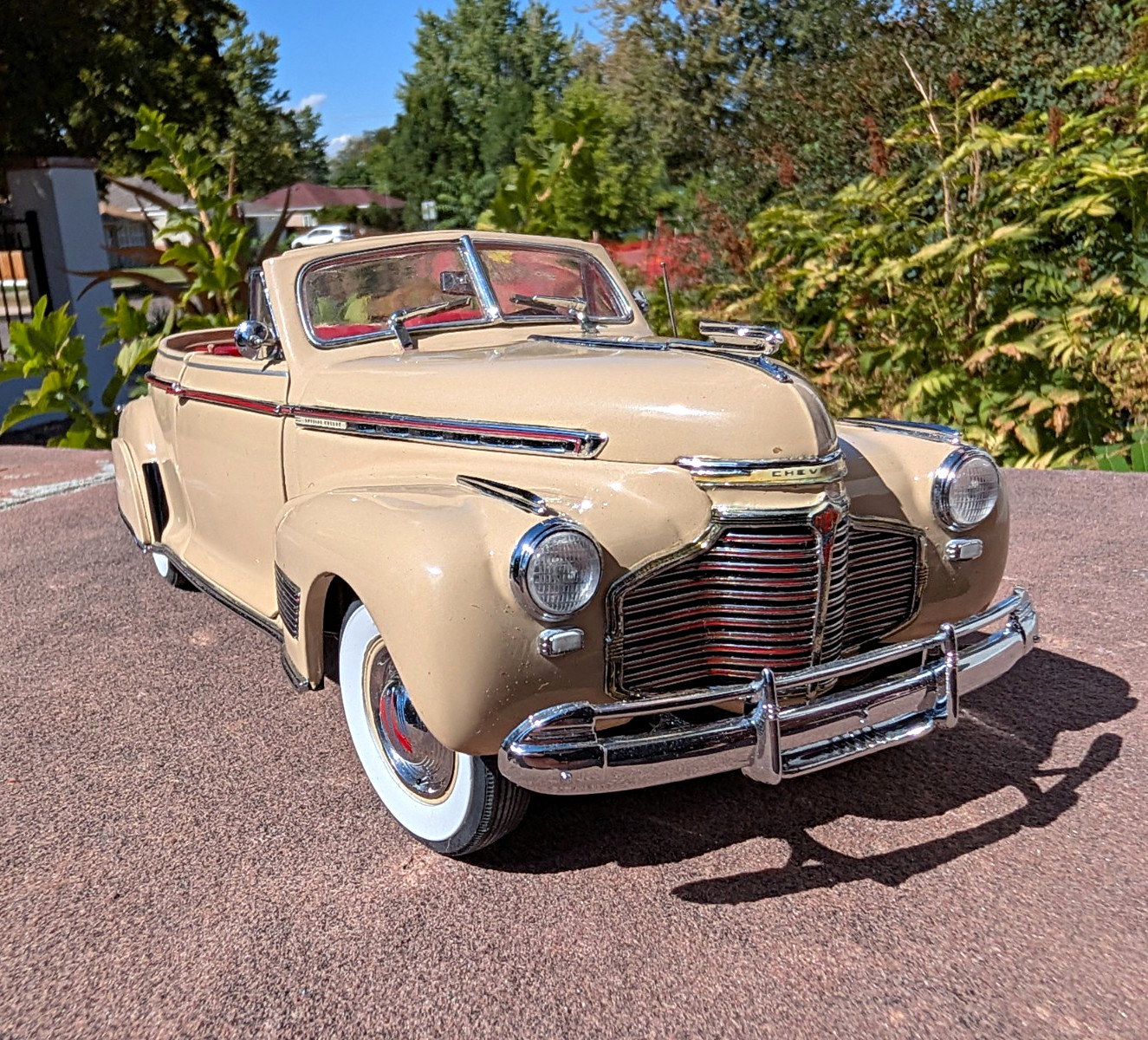 Danbury Mint Chevrolet 1:24 1941 Special DeLuxe Convertible Diecast Model Car