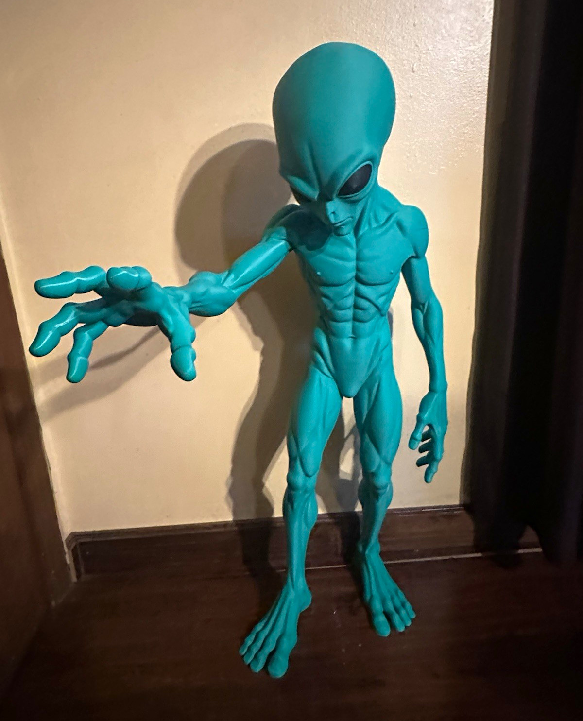 3ft tall alien collectibleGreat for game rooms/man caves/ or even your business