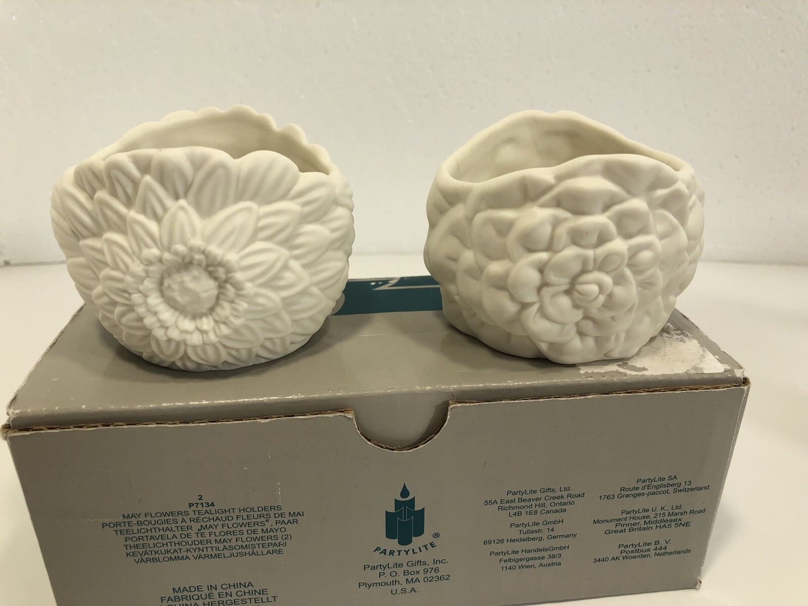 Partylite May Flowers P7134 Tealight Candle Holders Set of 2 Floral White