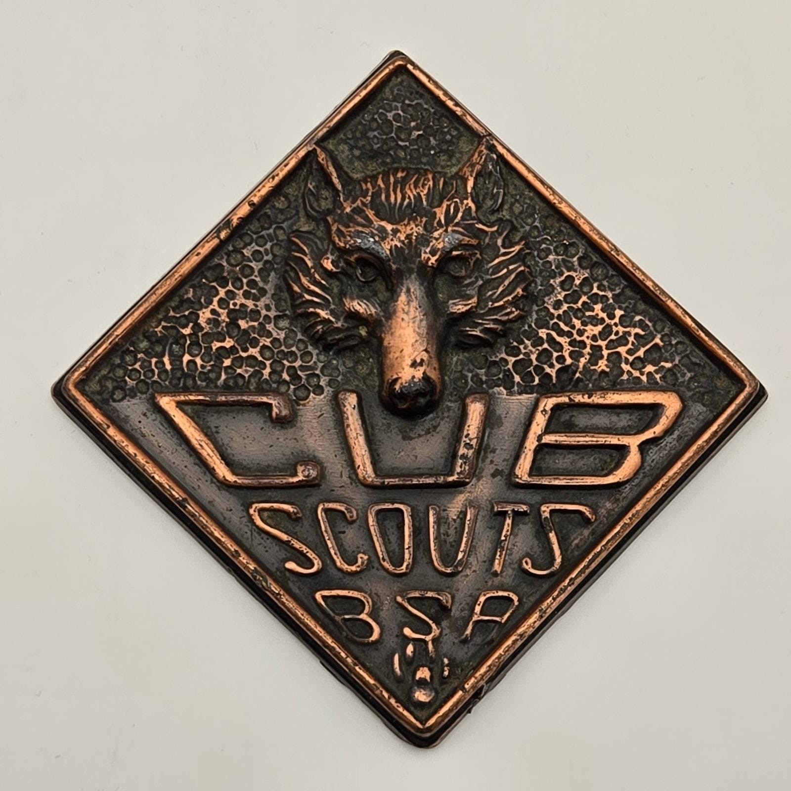 BSA Vintage Cub Scouts Metal Wolf Paperweight Plaque Copper Tone Collectible