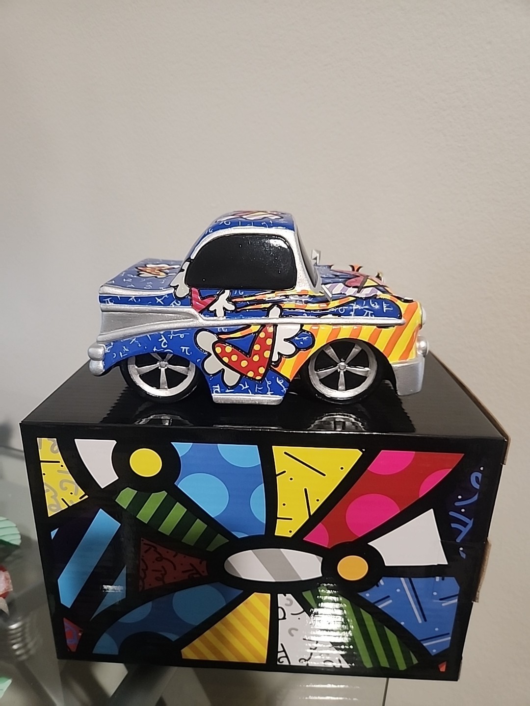 Romero Britto Vintage Car Figurine – Item #332291 – Brand New in Box – Pop Art