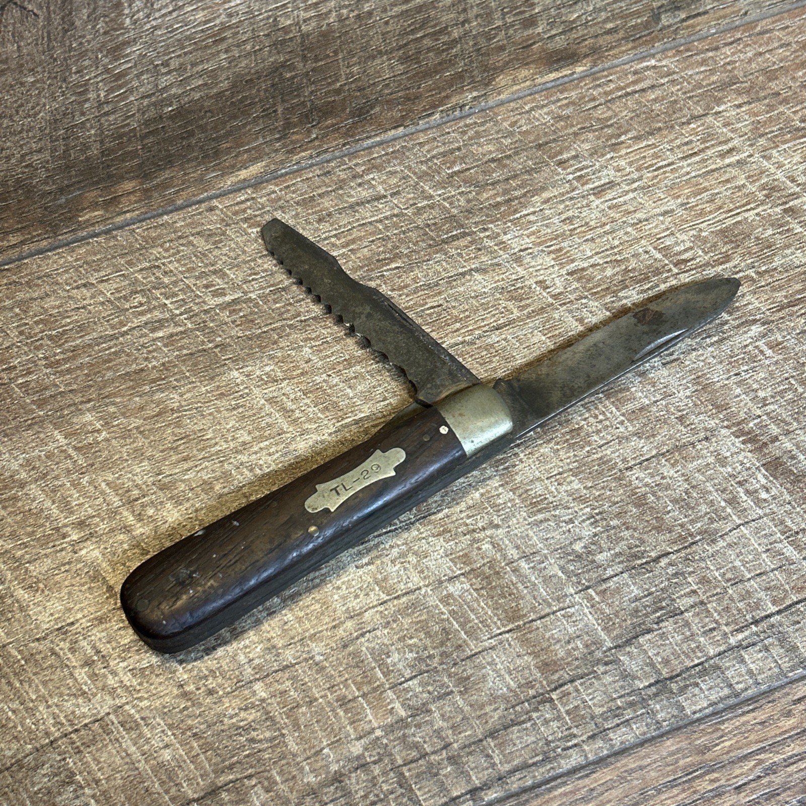 Vintage Camillus Cutlery Co. TL-29 Pocket Knife Wood handle