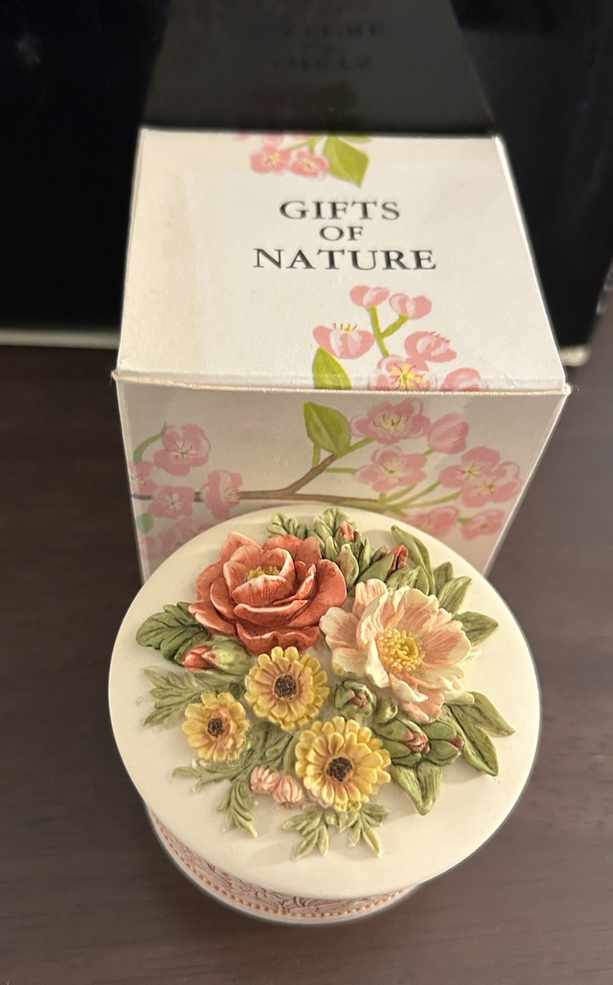 Handcast Designs Ltd ceramic -3D floral trinket box New with box Handcast Designs Ltd ceramic -3D floral trinket box New with box