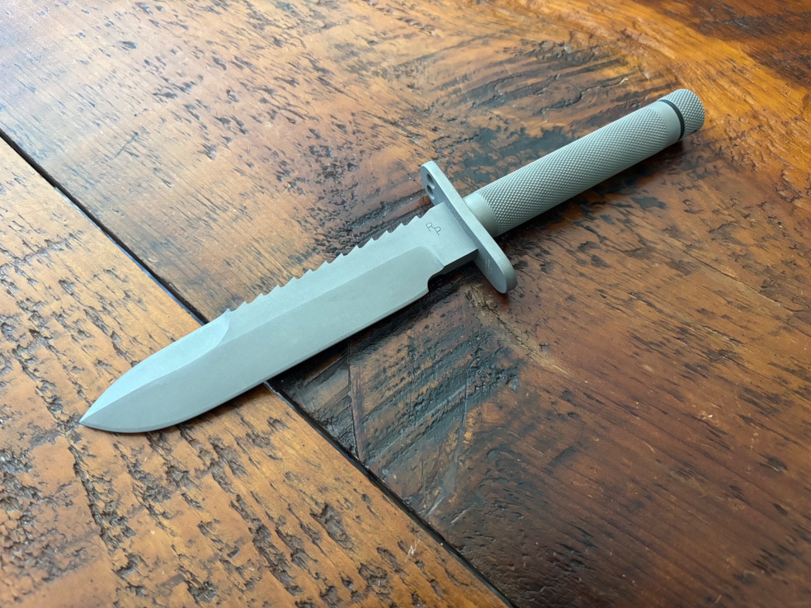 RARE     Robert Parrish  3/4 scale  Survivor knife
