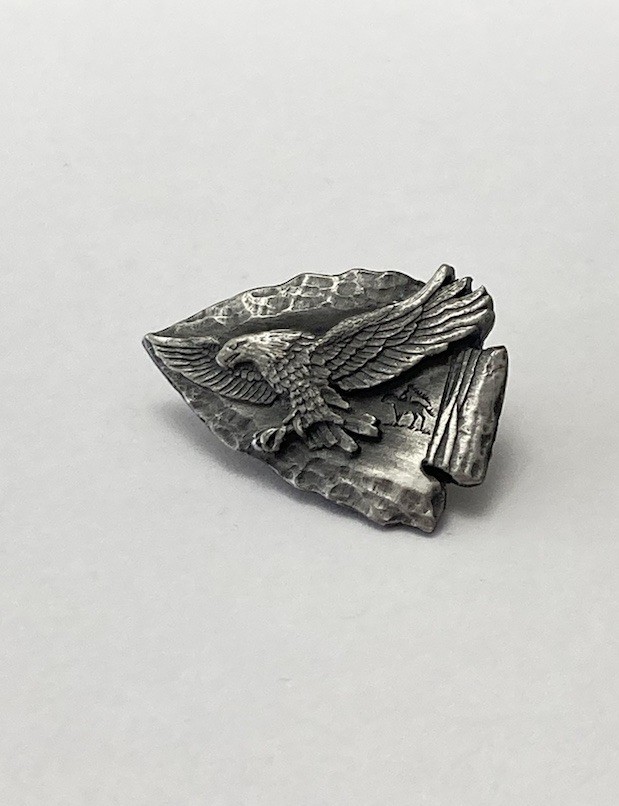 Vintage Siskiyou Buckle Company Arrowhead Shaped Eagle Pewter Pin