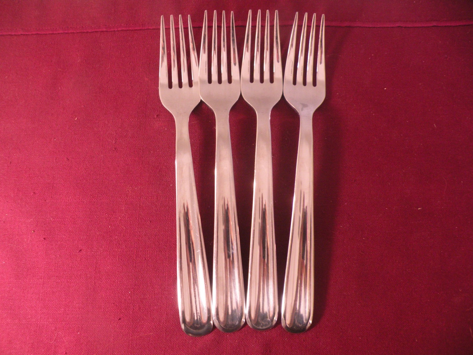 Set of 4 GS Gourmet Settings DIVA Glossy Stainless 18/10 Dinner Forks 8 1/8 Set of 4 GS Gourmet Settings DIVA Glossy Stainless 18/10 Dinner Forks 8 1/8