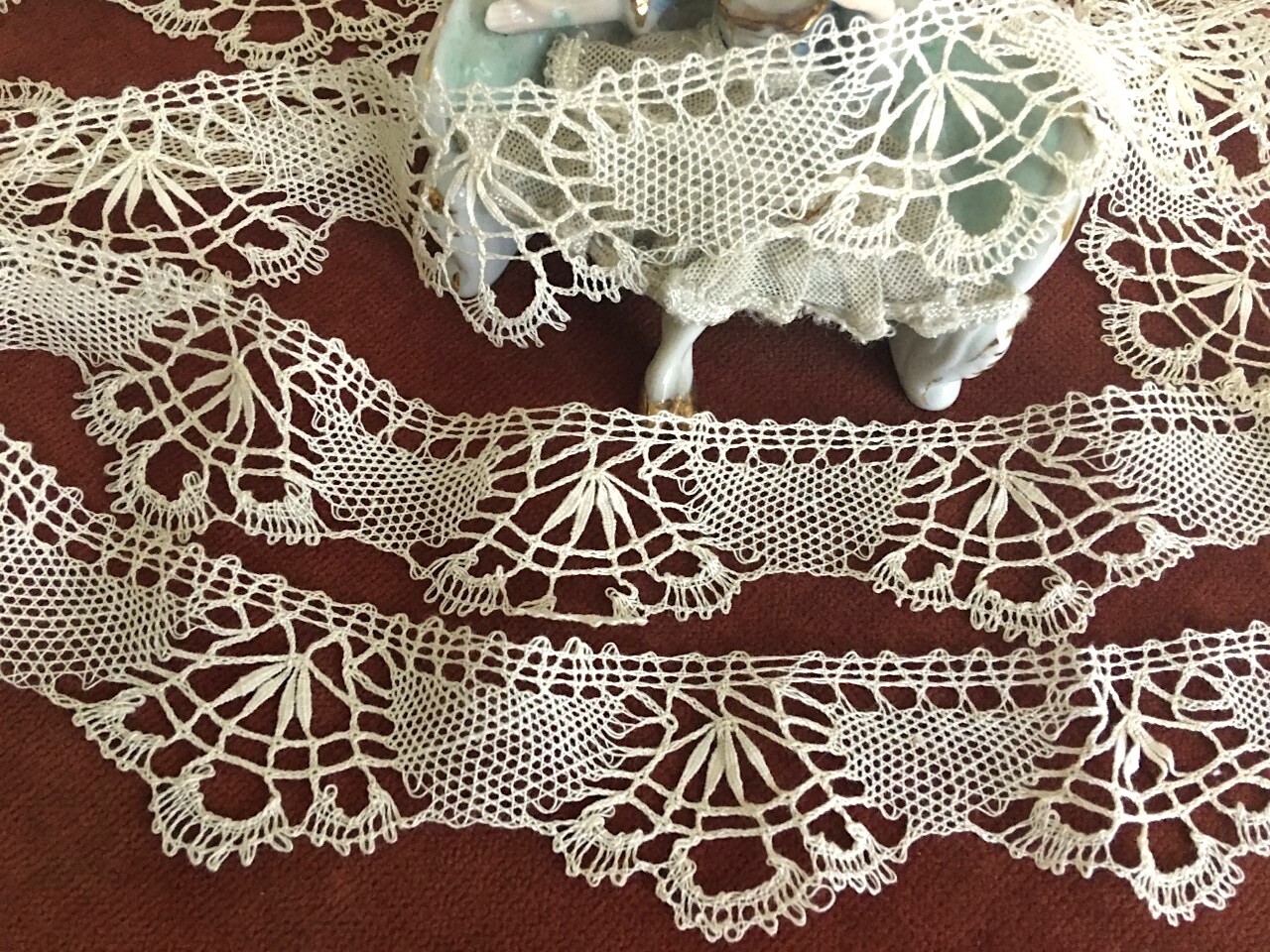 Antique Vtg Lace- SCALLOPED HM ANTIQUE VTG FRENCH CLUNY BOBBIN EDGING LACE TRIM