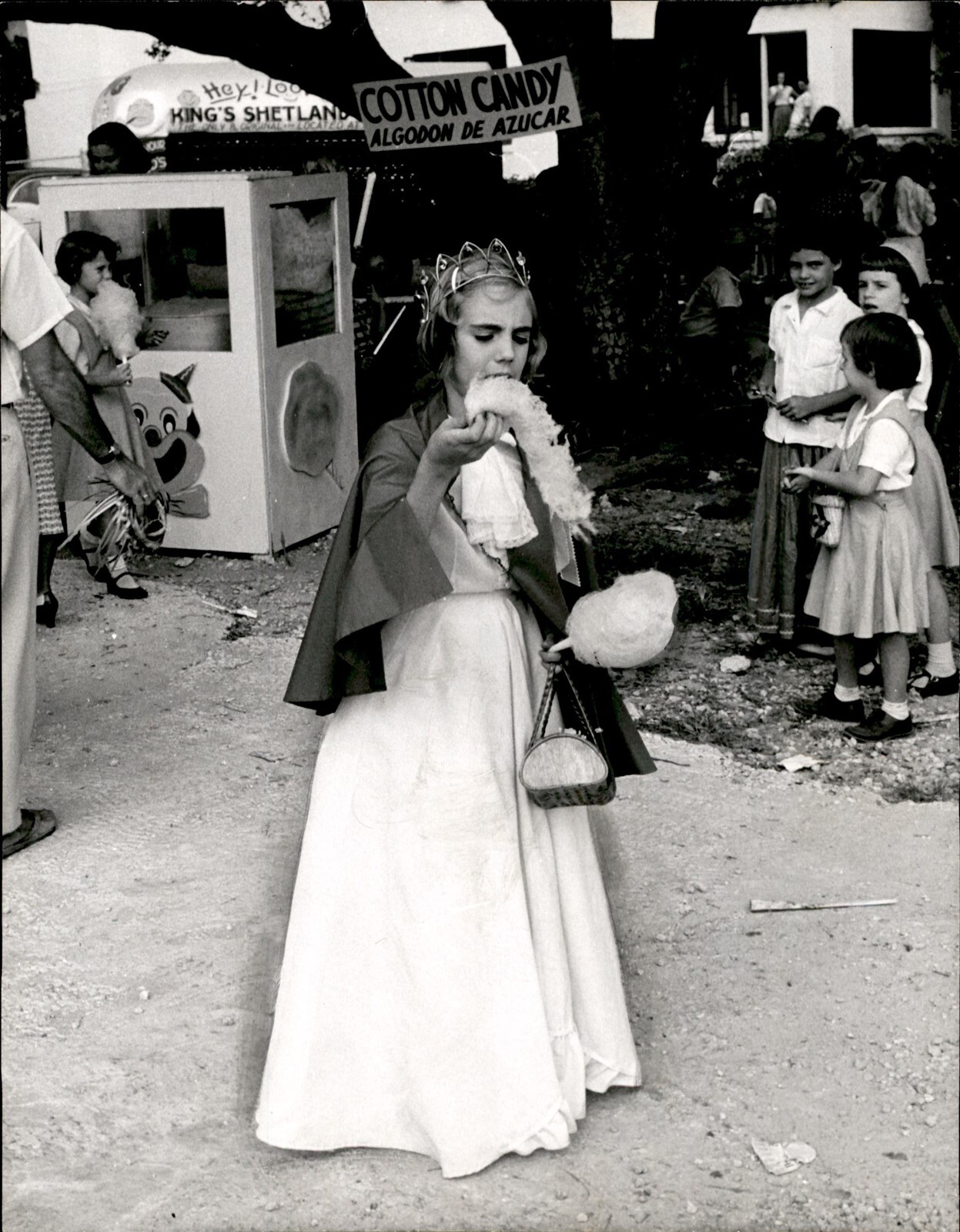 LG102 1957 Original Ray Fisher Photo ST THERESA CHURCH GIRL EATING COTTON CANDY LG102 1957 Original Ray Fisher Photo ST THERESA CHURCH GIRL EATING COTTON CANDY
