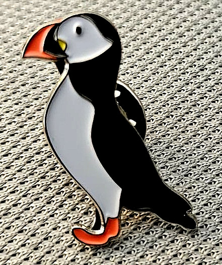 BEAUTIFUL VINTAGE  ICELAND 2026 PIN BADGE 