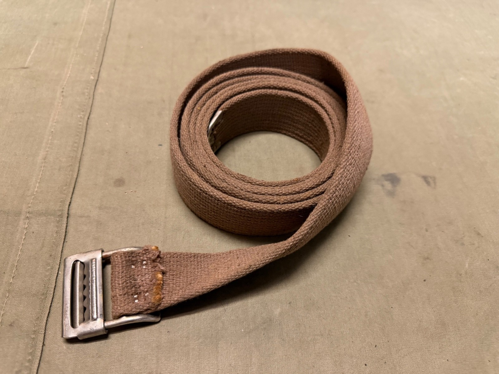 ORIGINAL WWII US ARMY VEHICLE HALFTRACK JEEP LARGE EQUIPMENT SPARE STRAP