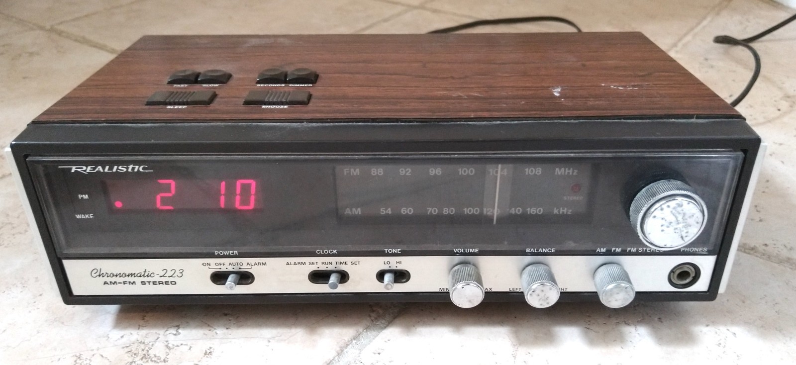 Vintage REALISTIC CHRONOMATIC 223 DIGITAL ALARM CLOCK AM FM STEREO RADIO