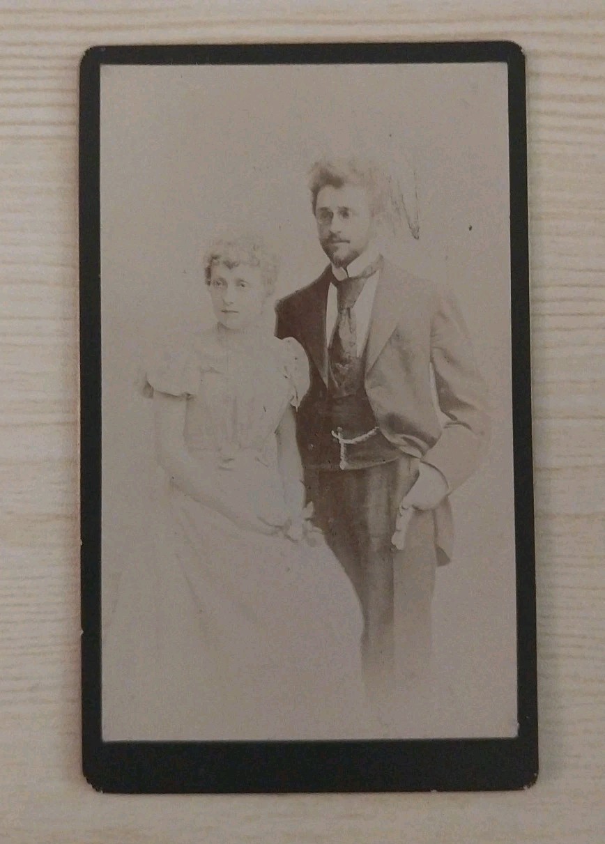 Antique CDV Photo Elegant Victorian Couple Man Suit Woman Puffy Sleeve Dress VTG
