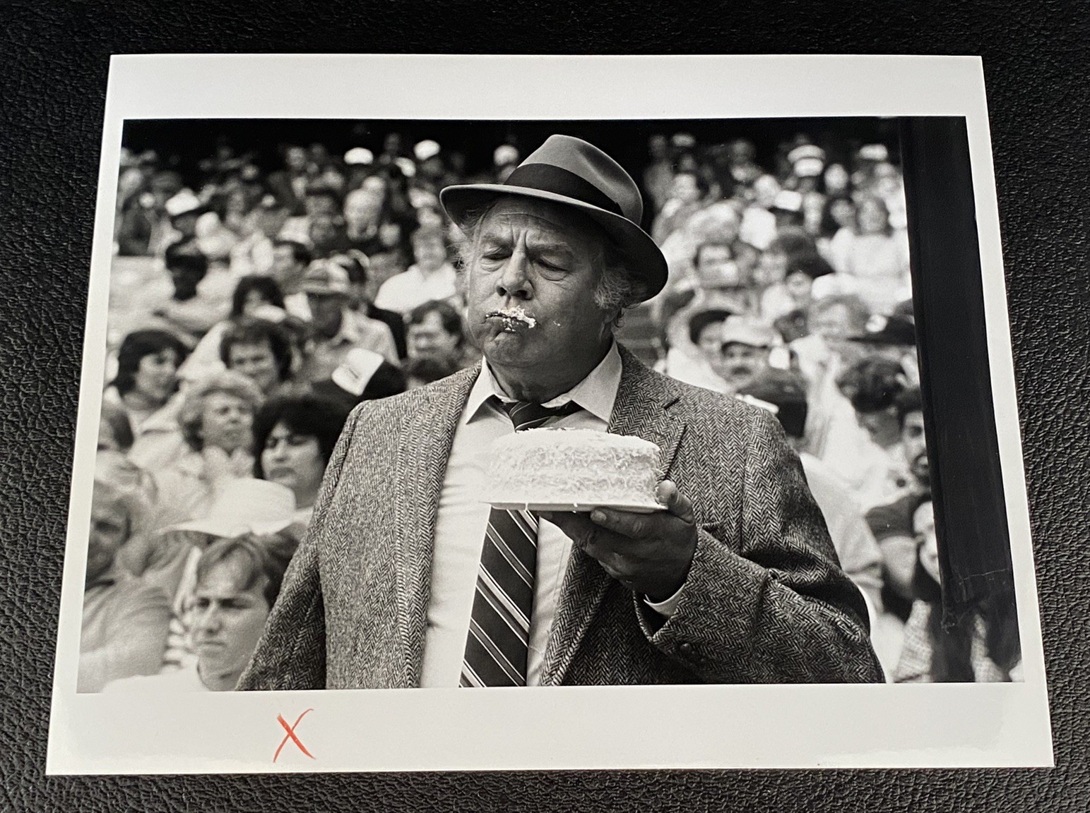 1988 The Naked Gun Original Photo 8 X 10 George Kennedy Eating Pie Baseball Game