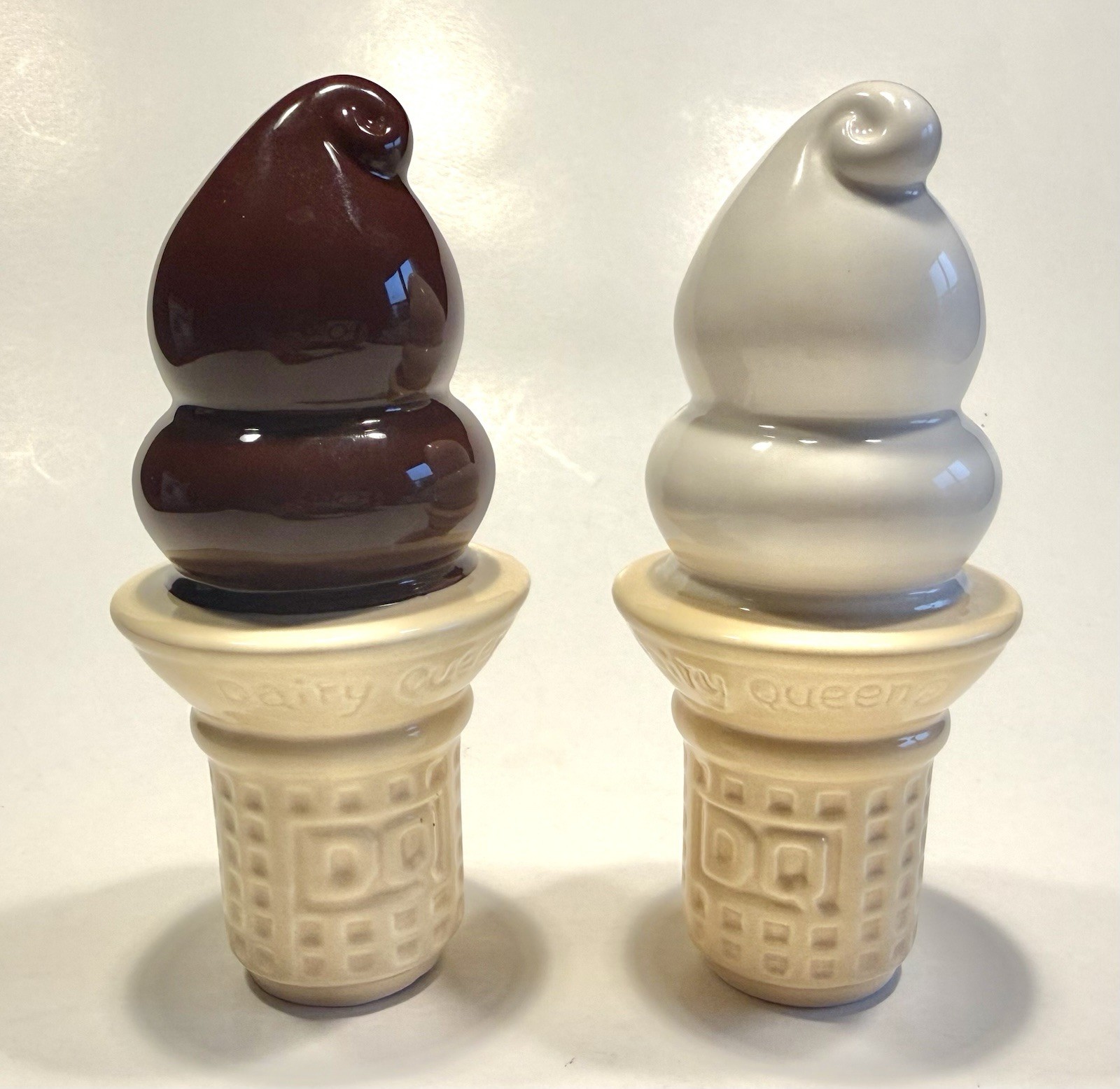 Vintage Dairy Queen Ice Cream Cone Salt & Pepper Shaker Set 1998 NIB