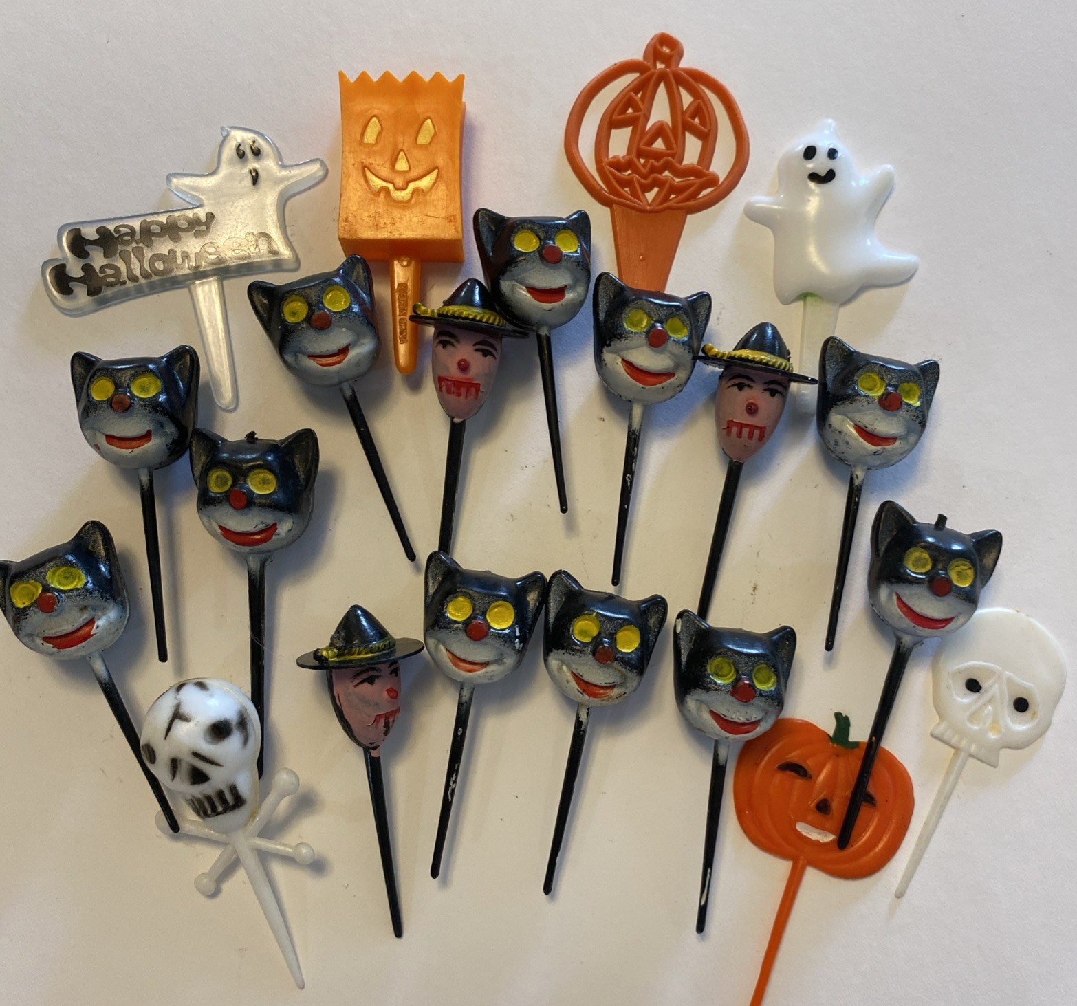 22 Vintage Halloween Cake Toppers/Picks Witches, Cats, Pumpkins, Skeletons 22 Vintage Halloween Cake Toppers/Picks Witches, Cats, Pumpkins, Skeletons