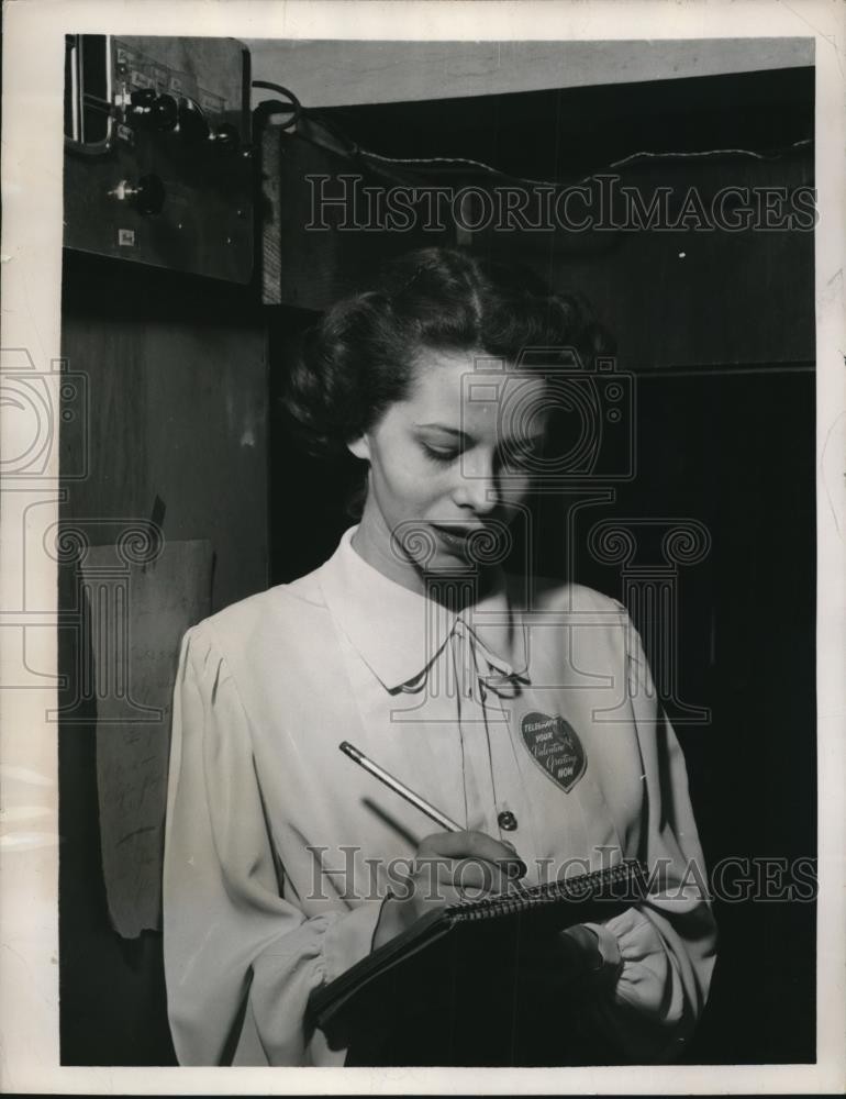 1949 Press Photo Miss Beverly Smith transcribes the tapes for the salesmen 1949 Press Photo Miss Beverly Smith transcribes the tapes for the salesmen