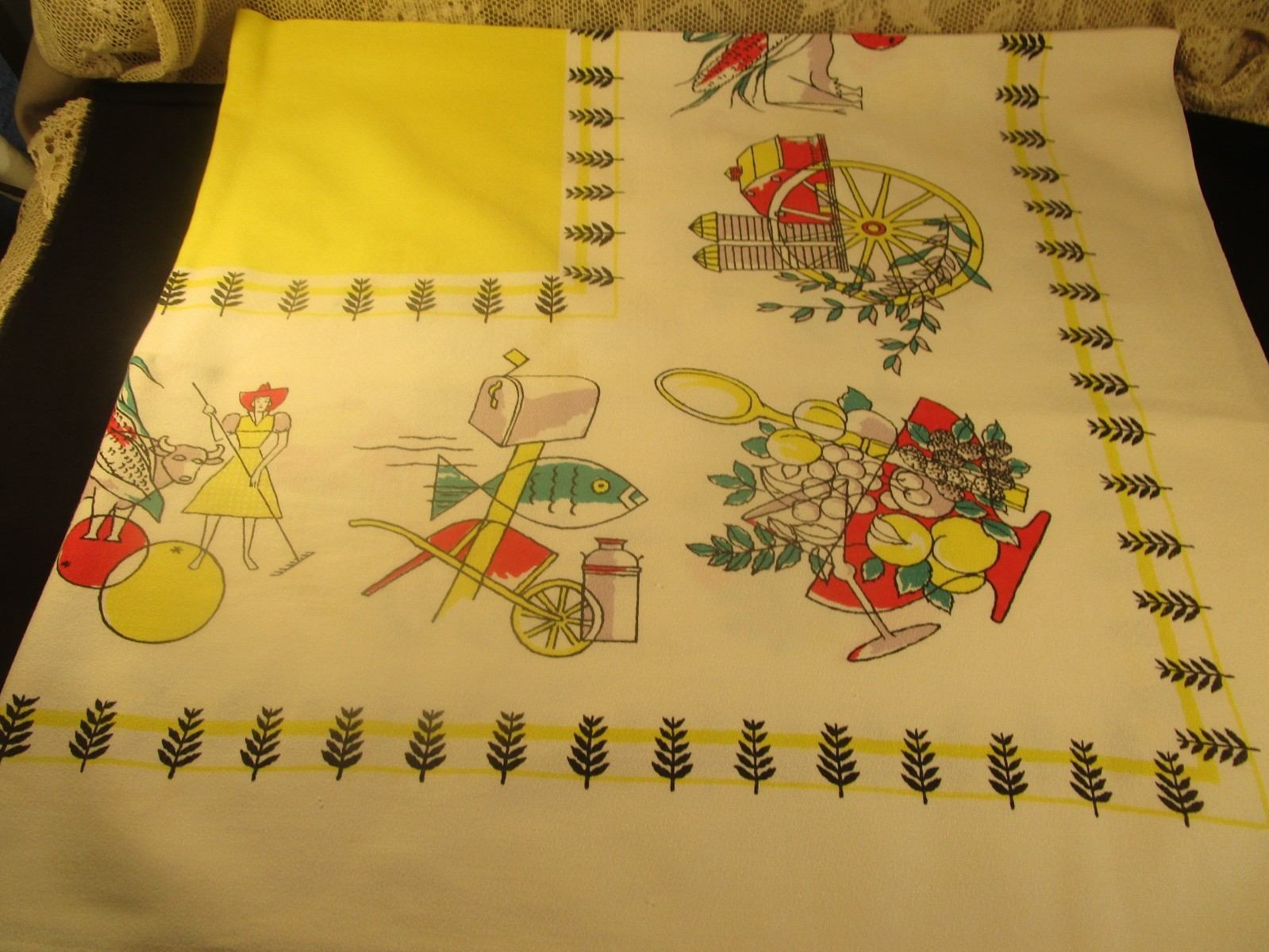 VTG. TRUE COTTON TABLECLOTH FARM -WINE-COWS 46X52 CLEAN