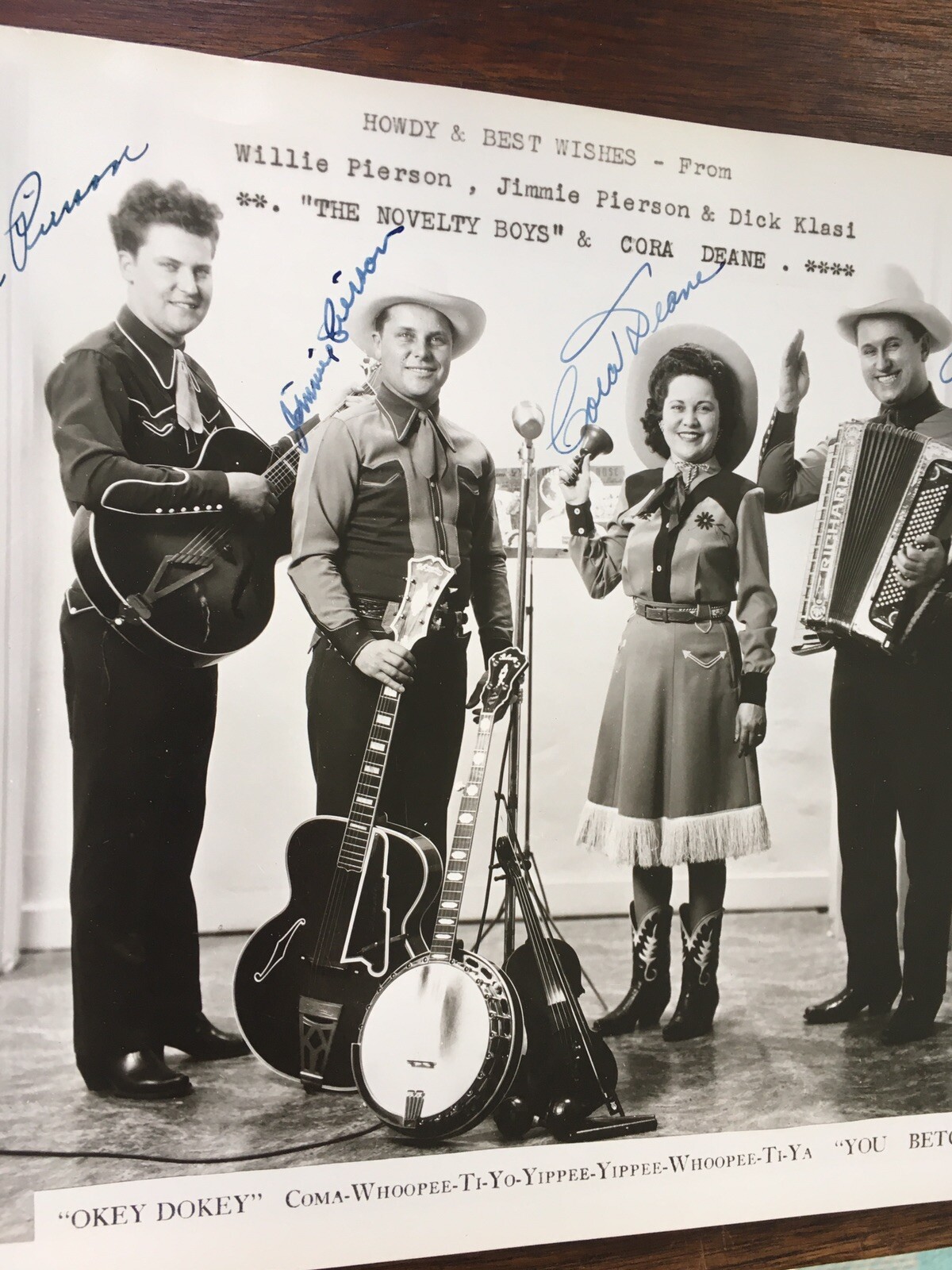 Signed The Novelty Boys Photo - Jimmie Pierson Dick Klasi Cora Deane - Nice 