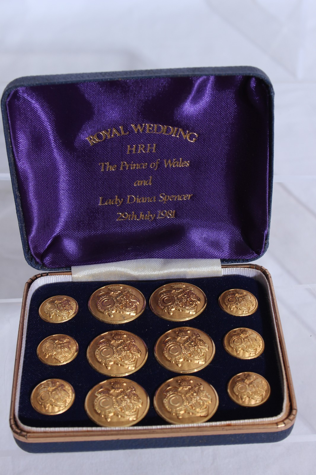 1981 Royal Wedding Souvenir Button Set In Case Charles & Diana
