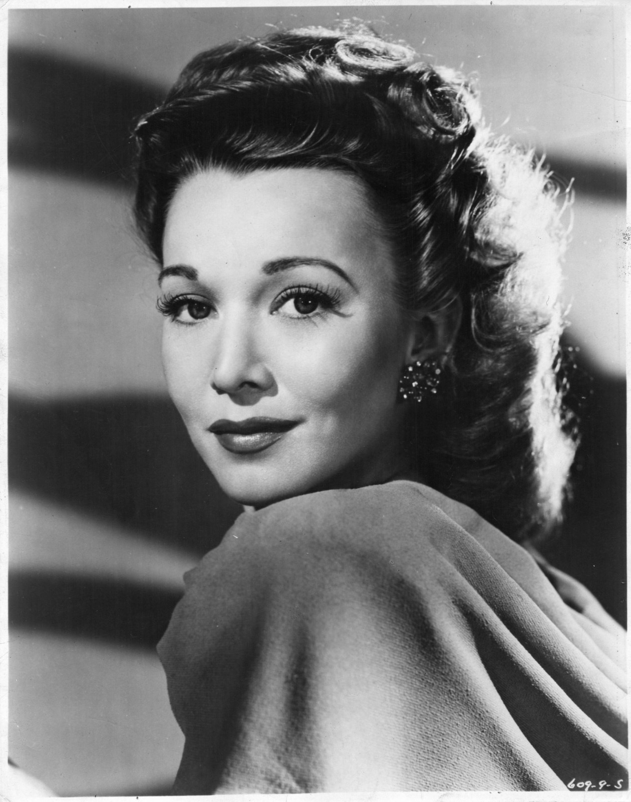 HOLLYWOOD CAROLE LANDIS STYLISH POSE STUNNING PORTRAIT 1940s ORIG PHOTO MA79