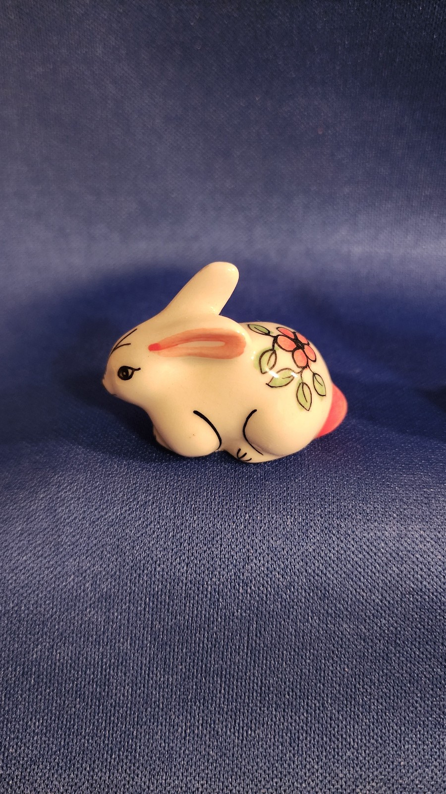 Vintage Miniature Bunny Rabbit, porcelain with painted flower, only 1.25