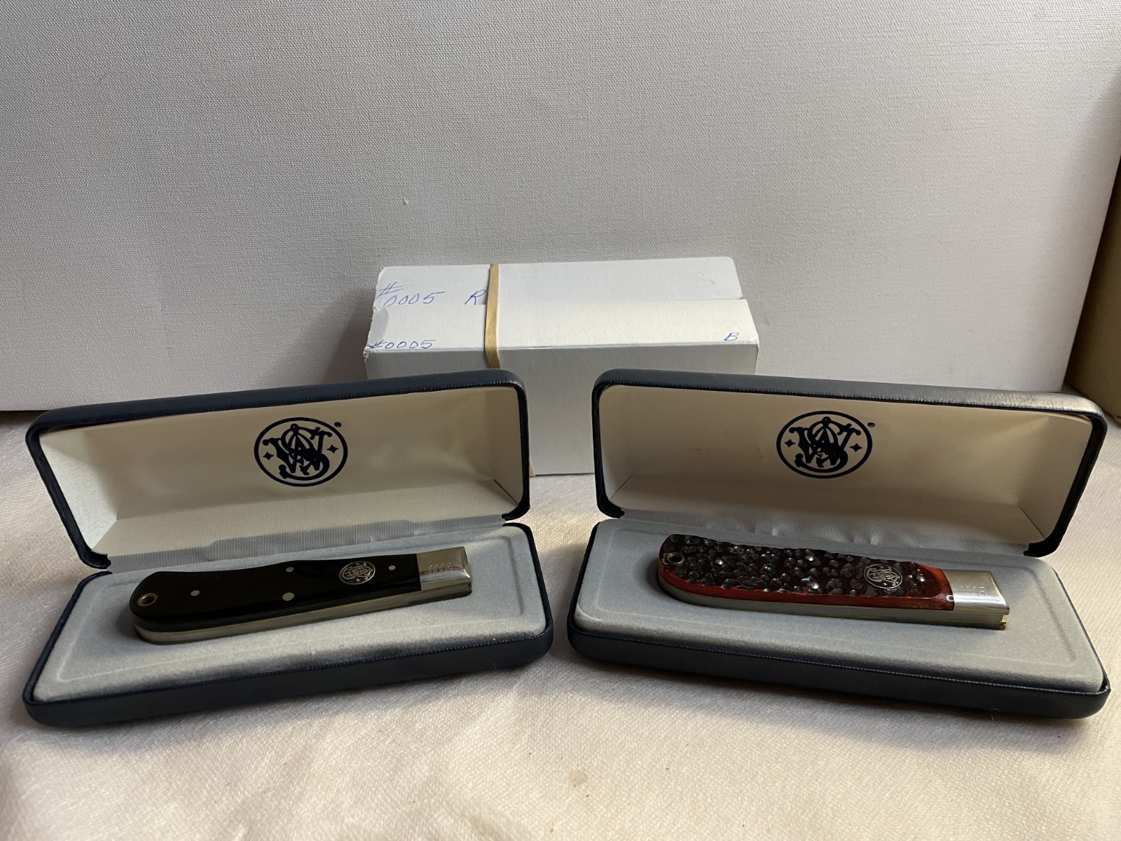 Smith & Wesson 1995 .44 & .357 Magnum Anniversary Knife Set Matching #'s RARE