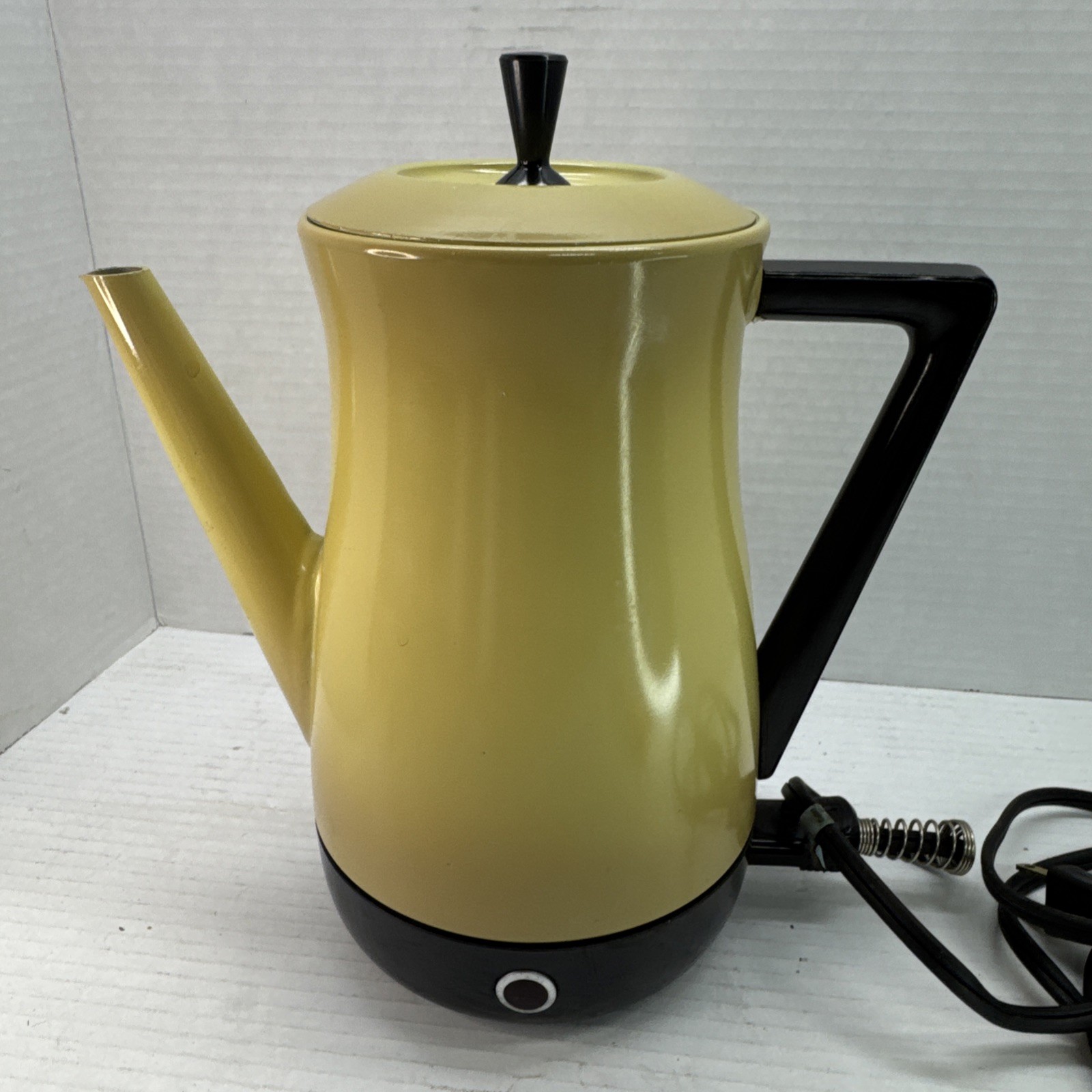 Vintage 1968 West Bend Flavo Matic Harvest Gold 6 - 8 Cup Coffee Percolator 3327