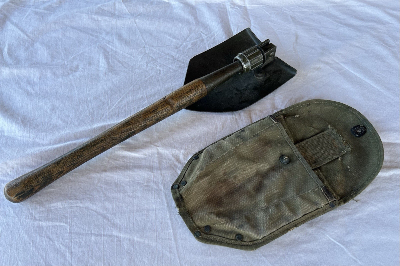 WWII Ames 1945 US Entrenching Folding Tool w/Canvas Cover Shovel Foxhole Vtg