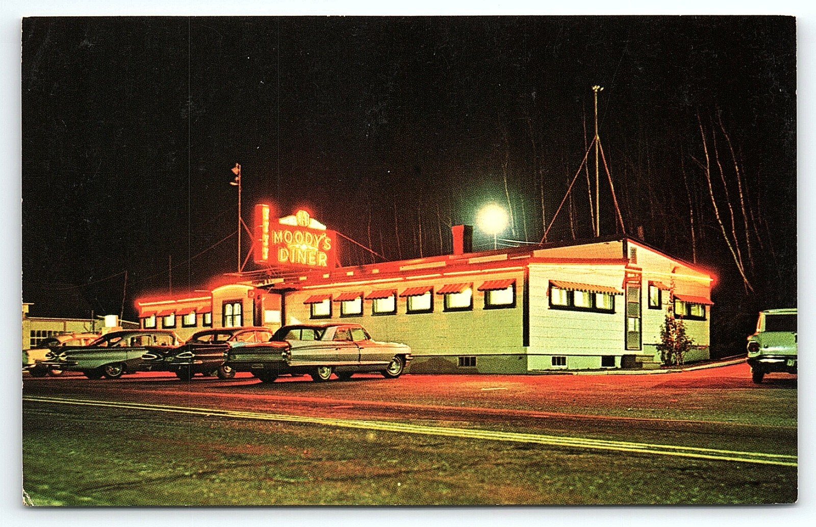 1960s WALDOBORO MAINE MOODY\'S DINER US 1 NEON SIGN BESIDE MOTEL POSTCARD P2933