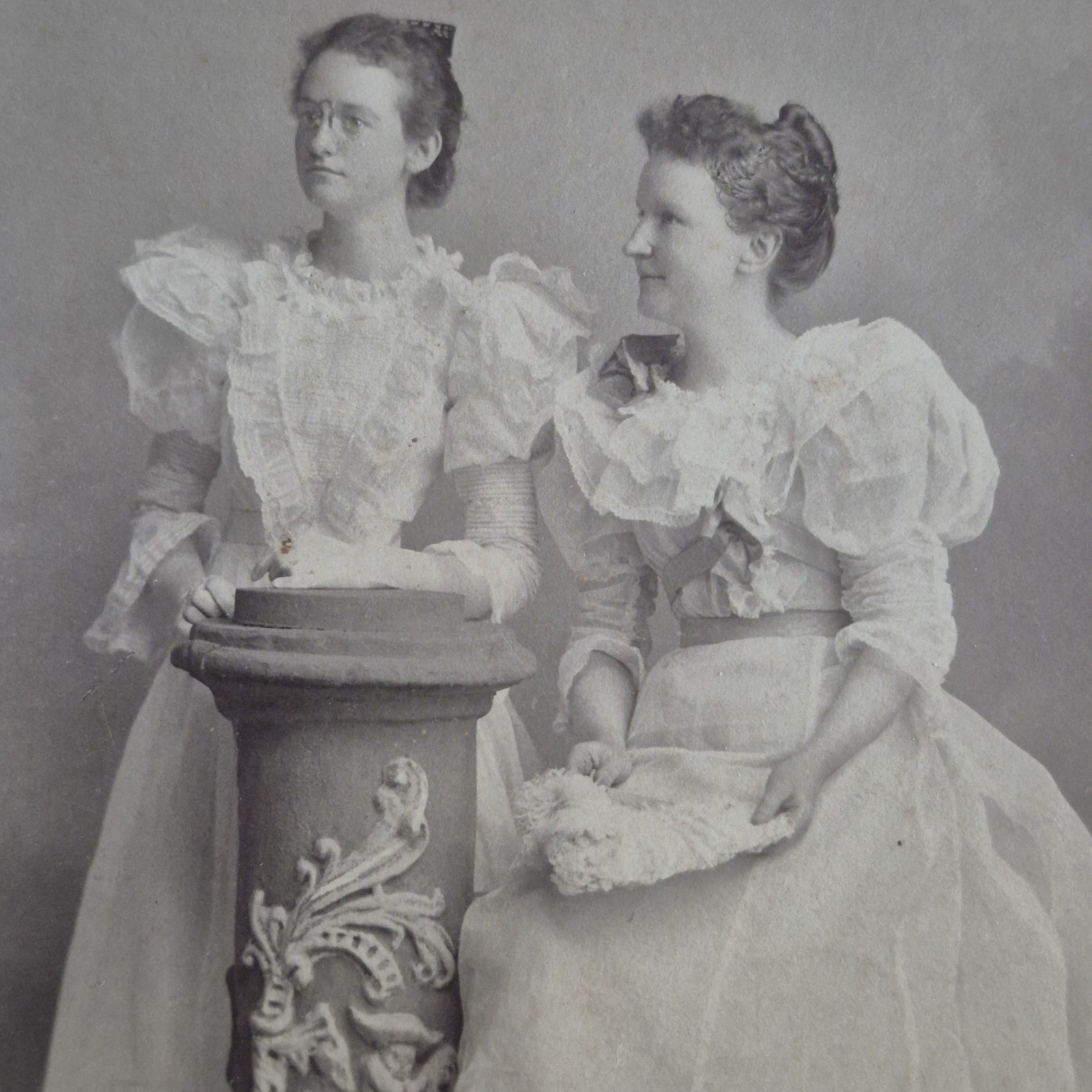 Antique Cabinet Card Young Women Cora Alford Jessie Chidsey Hartford CT 1890s