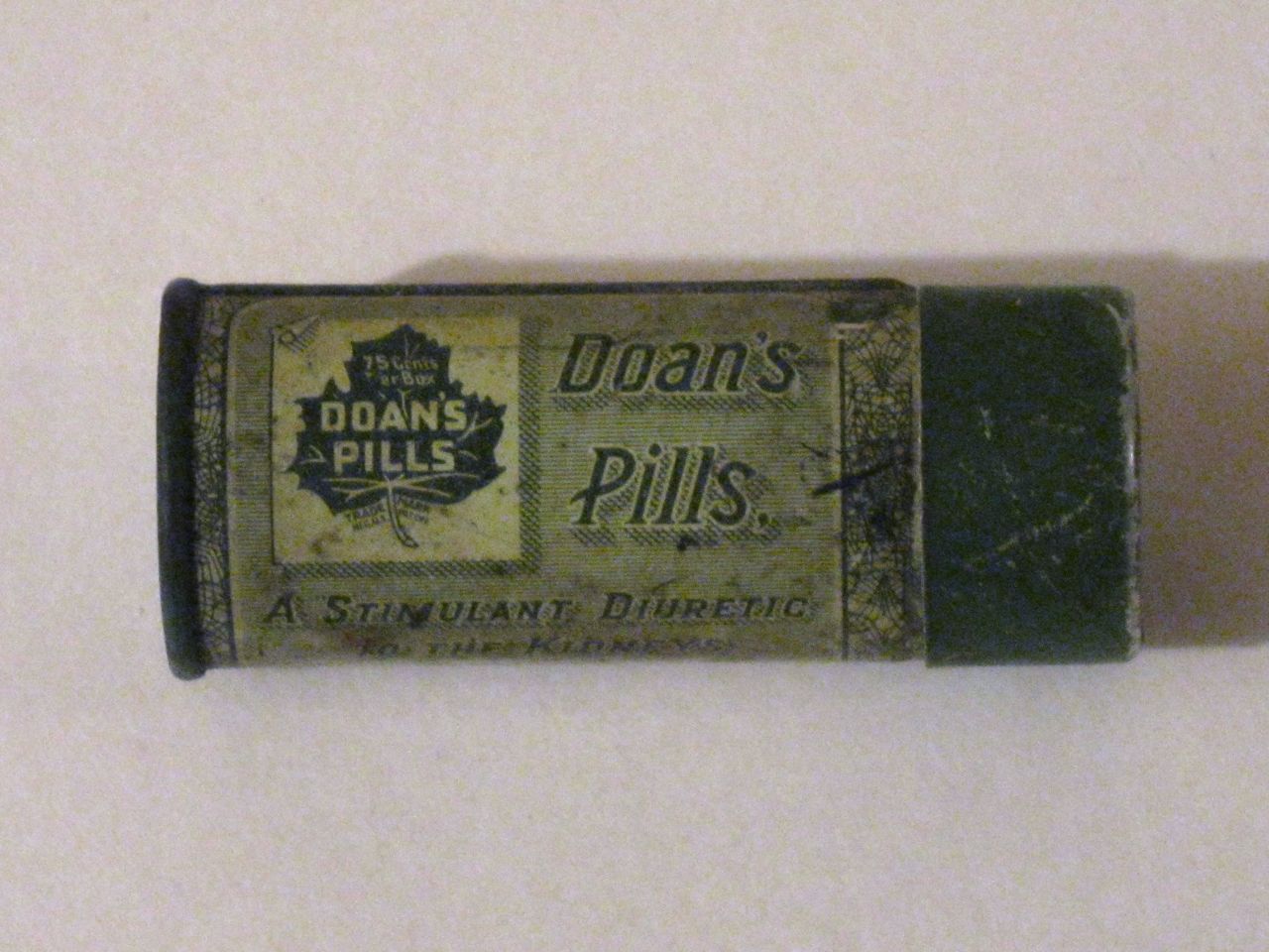 Vintage 1940s DOAN'S PILLS for the KIDNEYS Advertising Tin Foster-Milburn