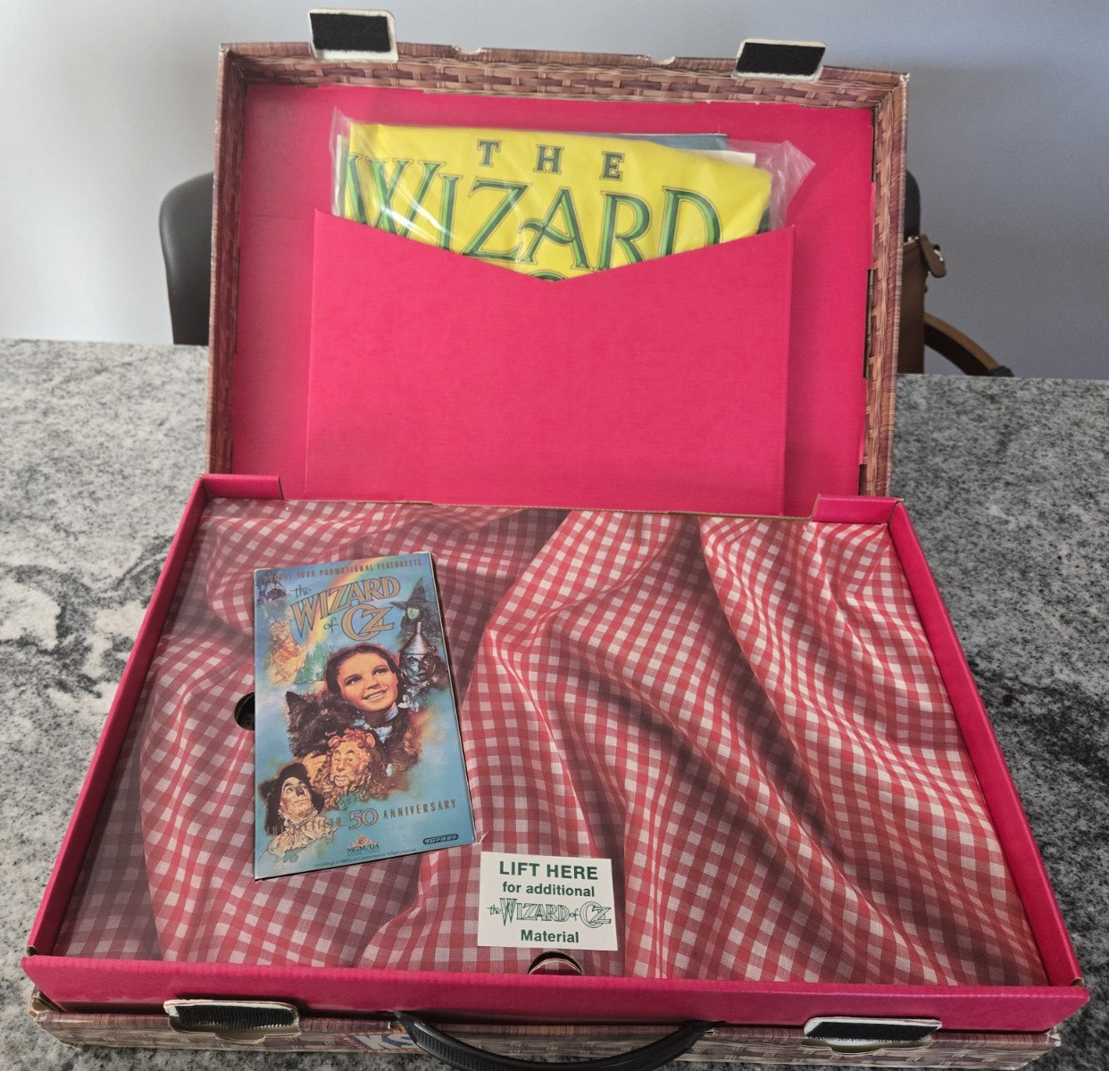 The Wizard of Oz 50th Anniversary Promotional Suitcase 1989 READ