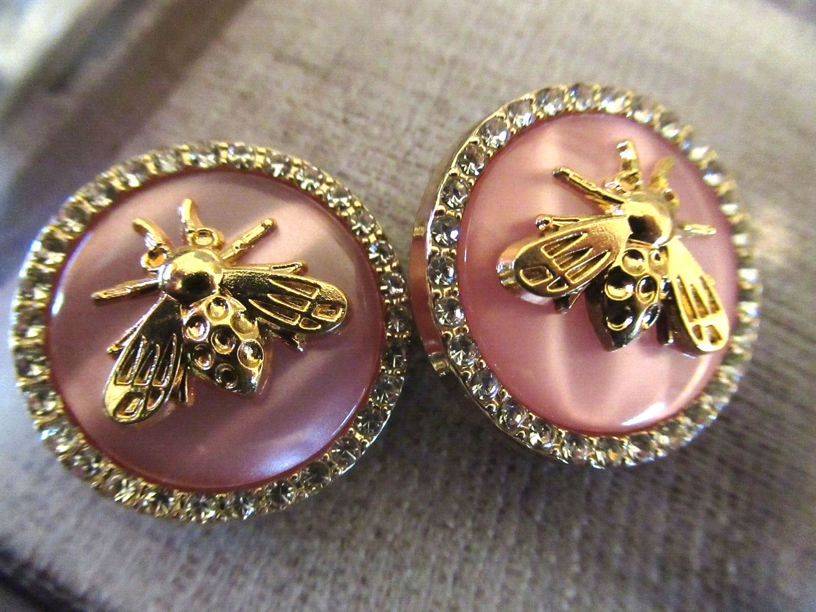 GUCCI BEE BUTTONS 25MM LARGE gold tone, PINK, CLEAR CRYSTALS THIS IS FOR 2 GUCCI BEE BUTTONS 25MM LARGE gold tone, PINK, CLEAR CRYSTALS THIS IS FOR 2