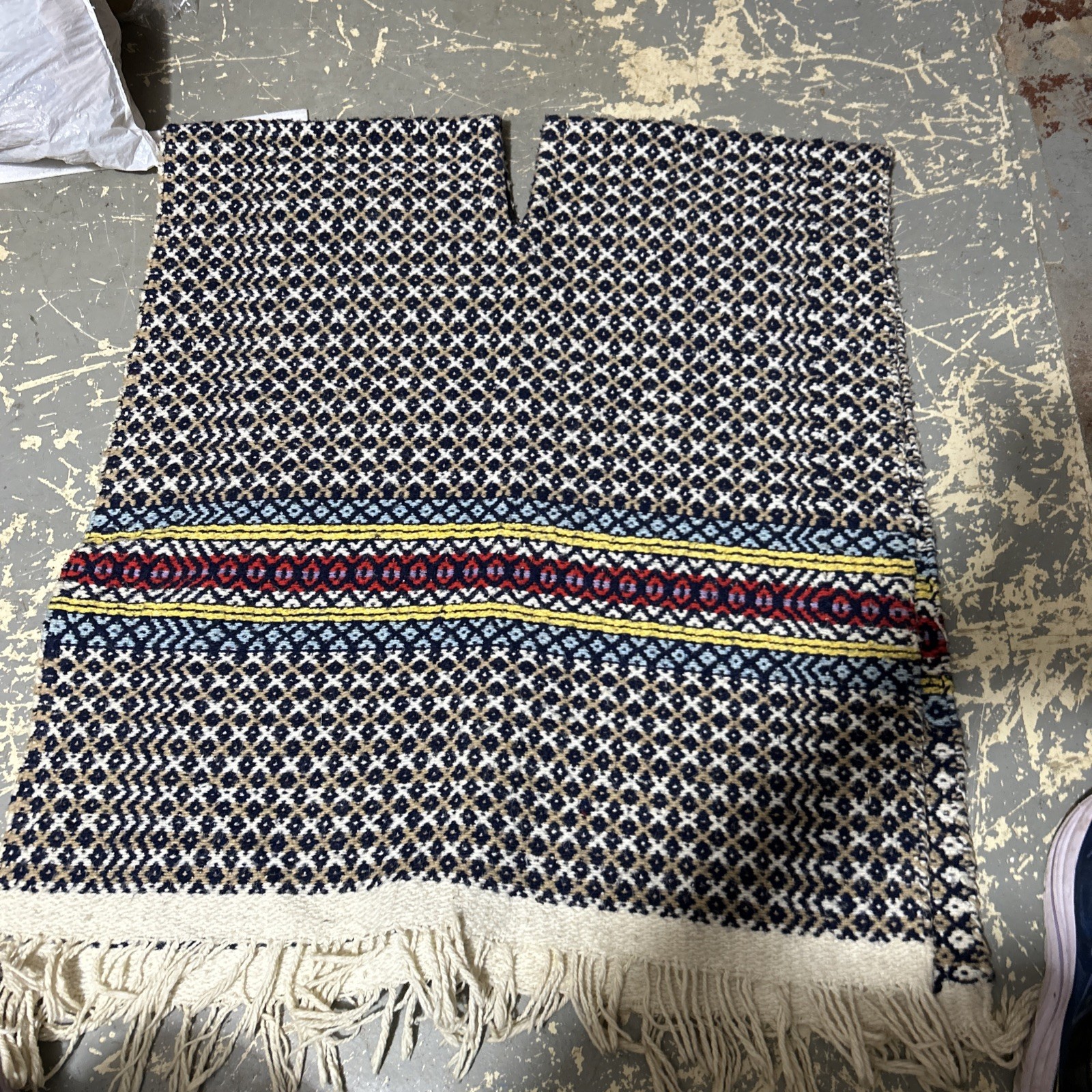 VTG Native American/Mexican Hand Woven Wool Poncho/Decor Aztec Heavy