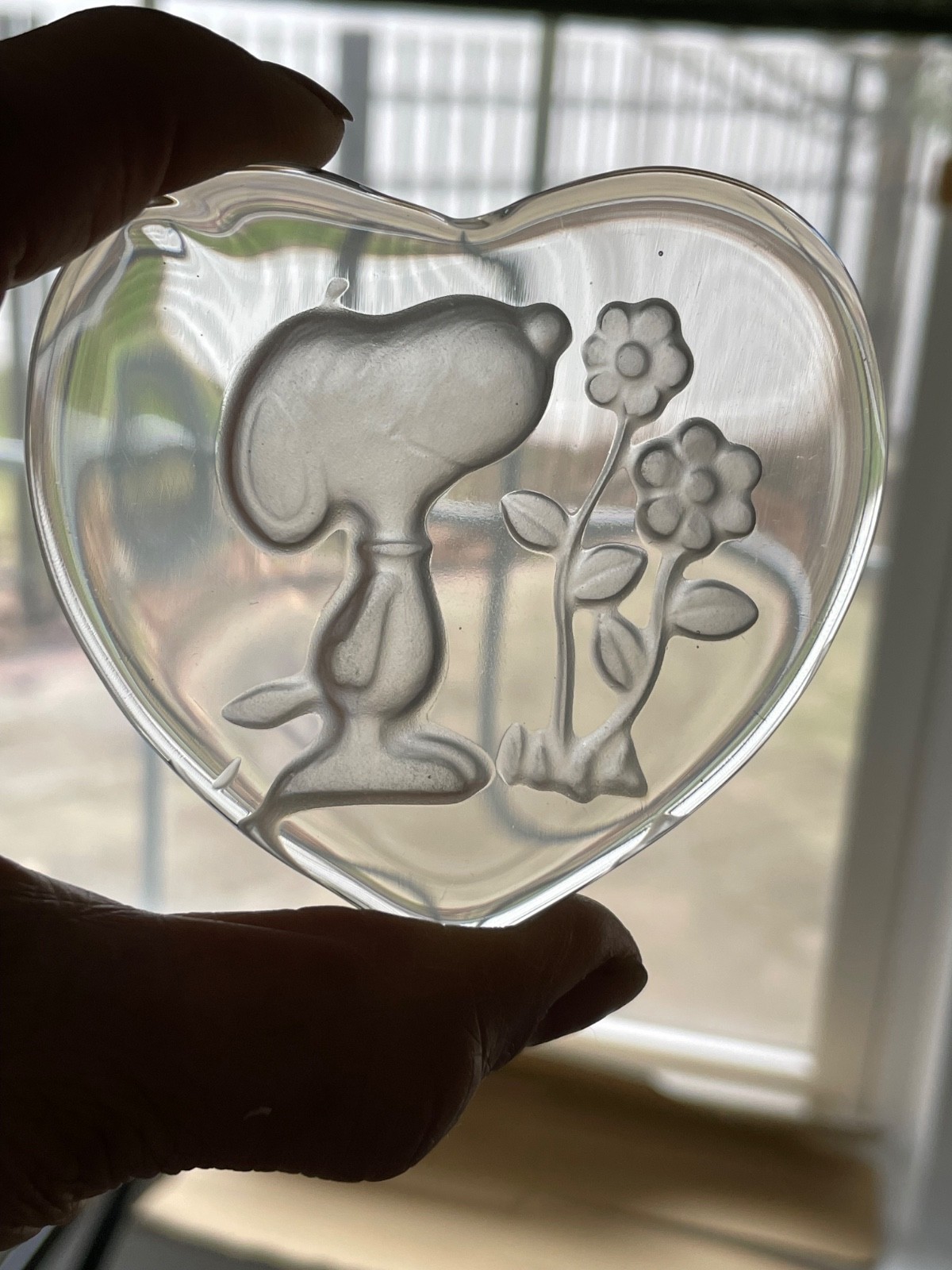 Rare Vtg Snoopy Stop and Smell the Flowers Peanuts Glass Paperweight Schulz Sign
