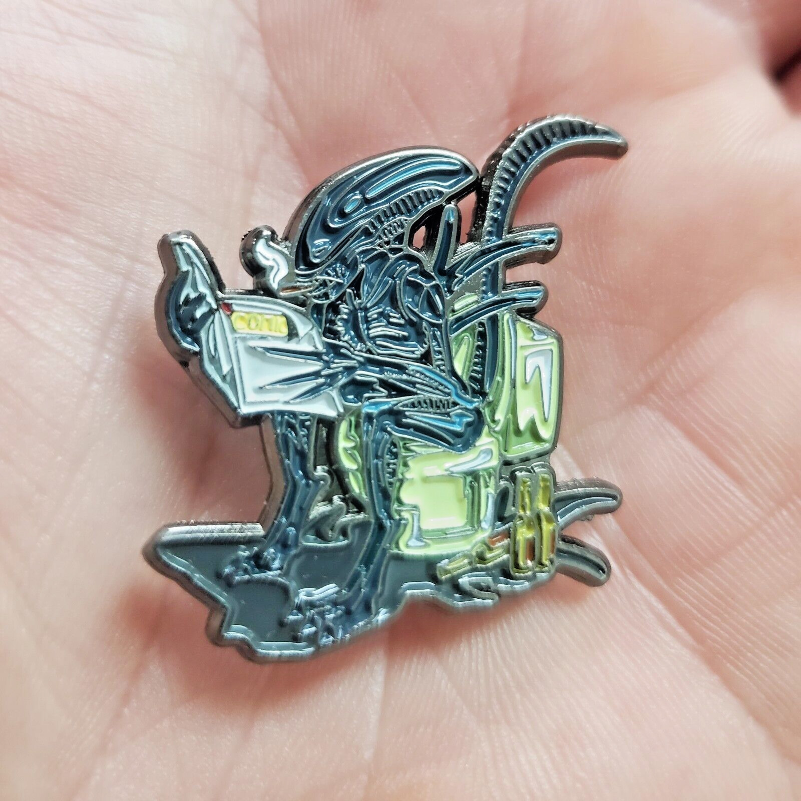 Alien Xenomorph Sitting On The Crapper Reading Comic Enamel Pin 