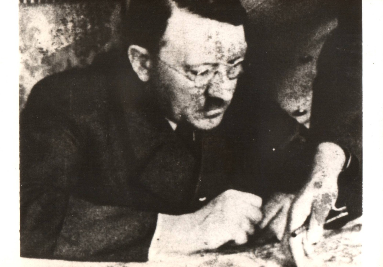 WWII Germany Leader, a few days before his death (1945) ❤ Press Photo 1023K