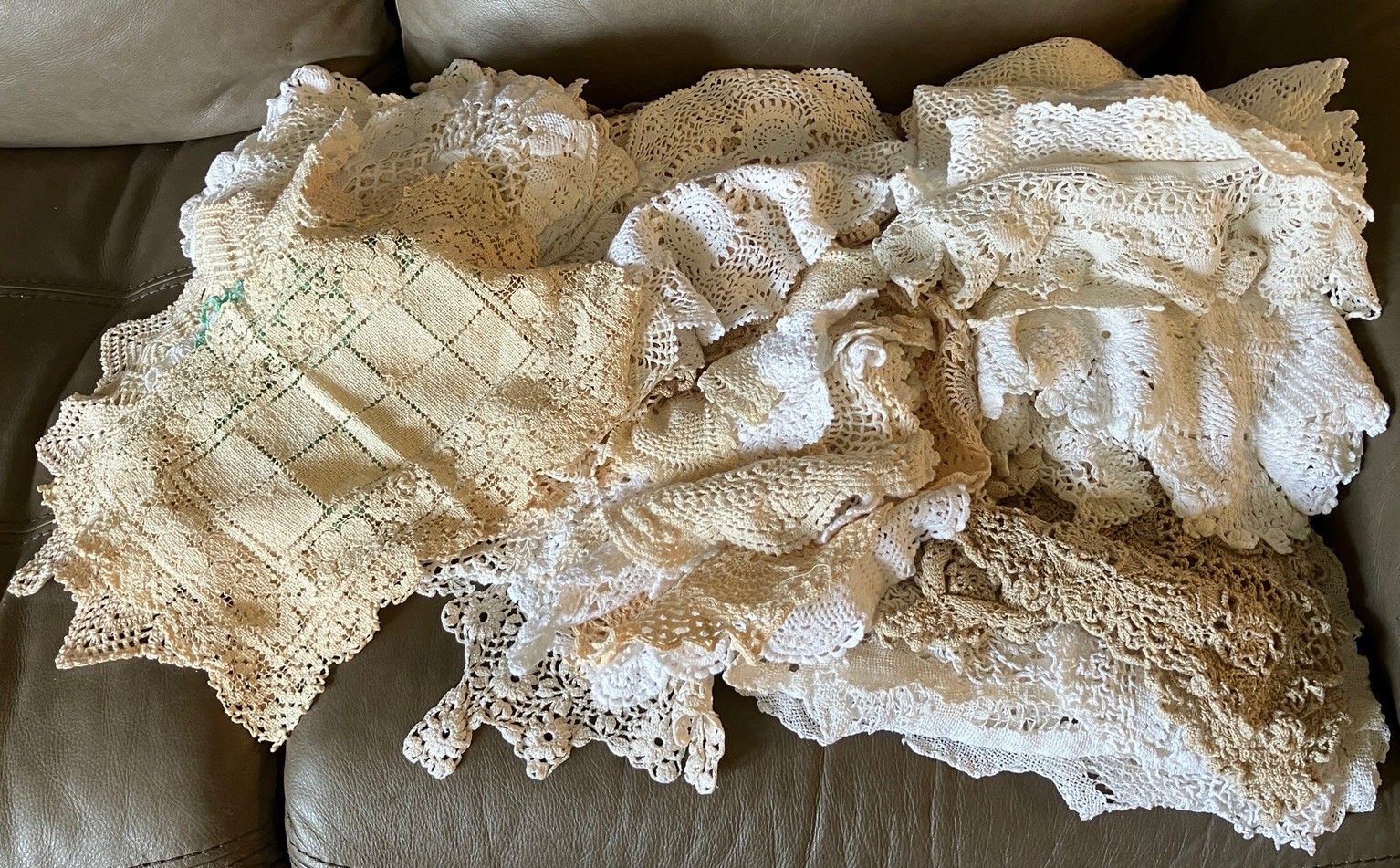 65 Pc Vgt Heirloom Estate Crochet Lace Doily Lot Chic Wedding + More Added 65 Pc Vgt Heirloom Estate Crochet Lace Doily Lot Chic Wedding + More Added