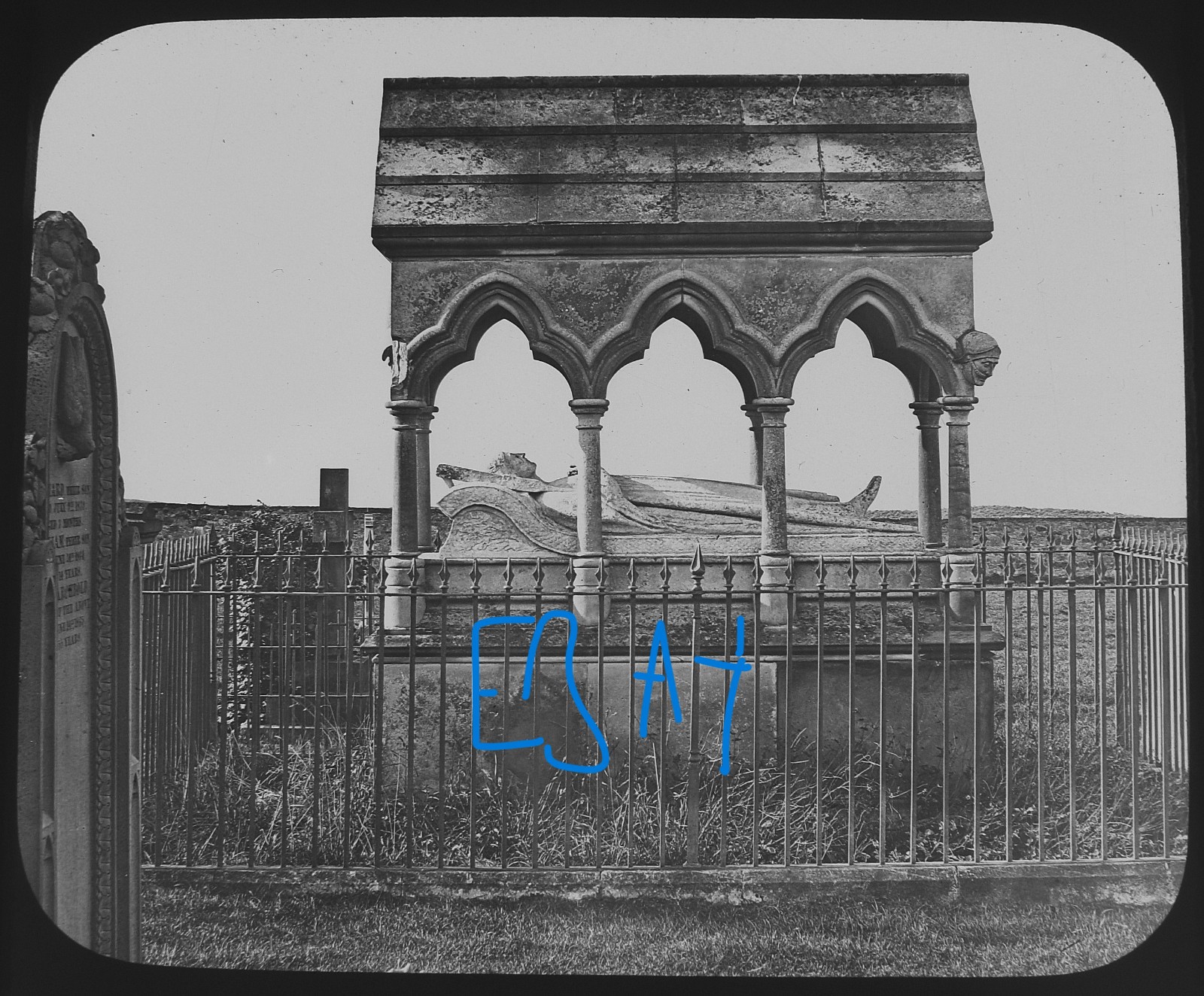 Photo THE TOMB OF GRACE DARLING BAMBURGH C1890 GWW Magic Lantern Slide HEROINE