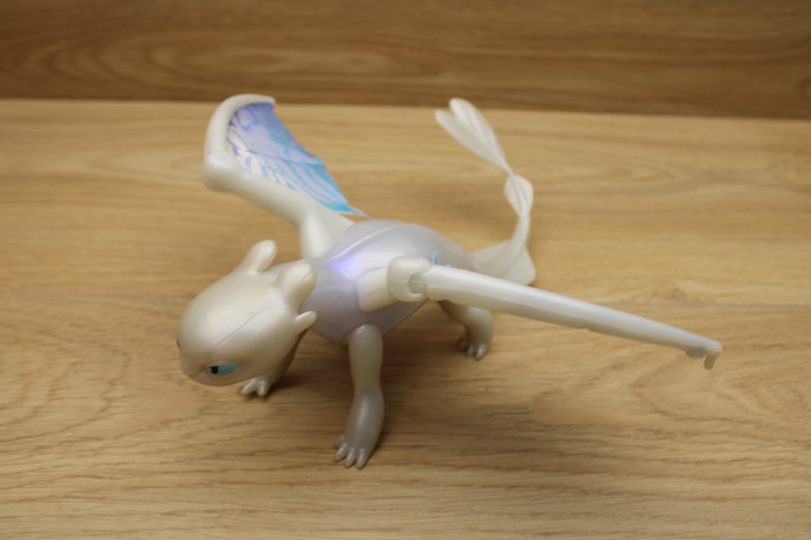 LOOK DreamWorks Light Up Light Fury Figure How to Train Your Dragon Hidden World
