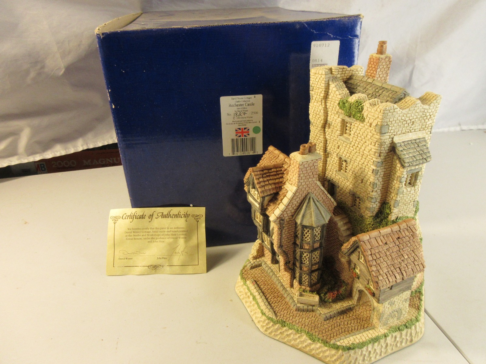 Rochester Castle 1996 David Winter Ltd Ed Cottage Collection - MIB with COA