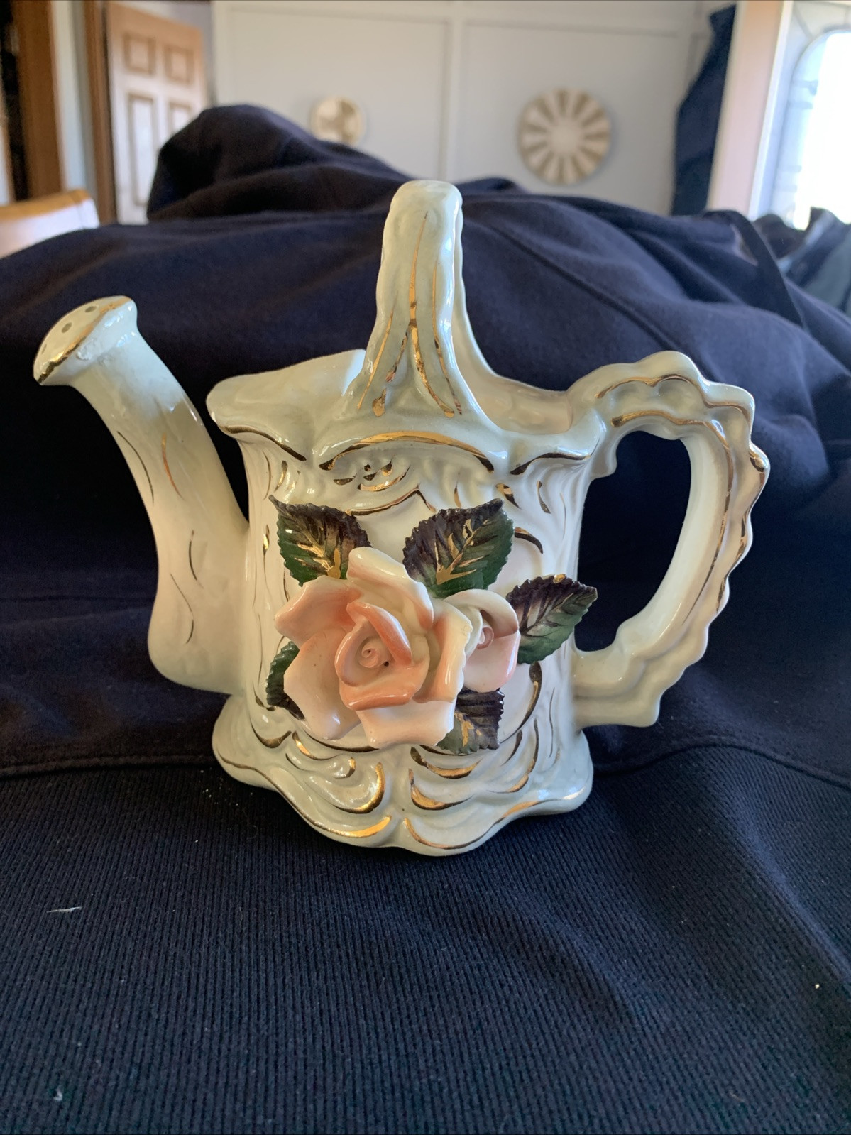 Vintage Ceramic Sprinkling Can. Works . Pink Rose ,Green Leaves. Gold Trim. Vintage Ceramic Sprinkling Can. Works . Pink Rose ,Green Leaves. Gold Trim.