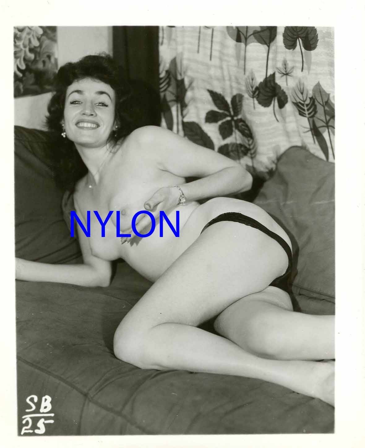 RARE 4 x 5 PHOTOGRAPH OF NUDE MODEL VICKI PALMER RARE 4 x 5 PHOTOGRAPH OF NUDE MODEL VICKI PALMER