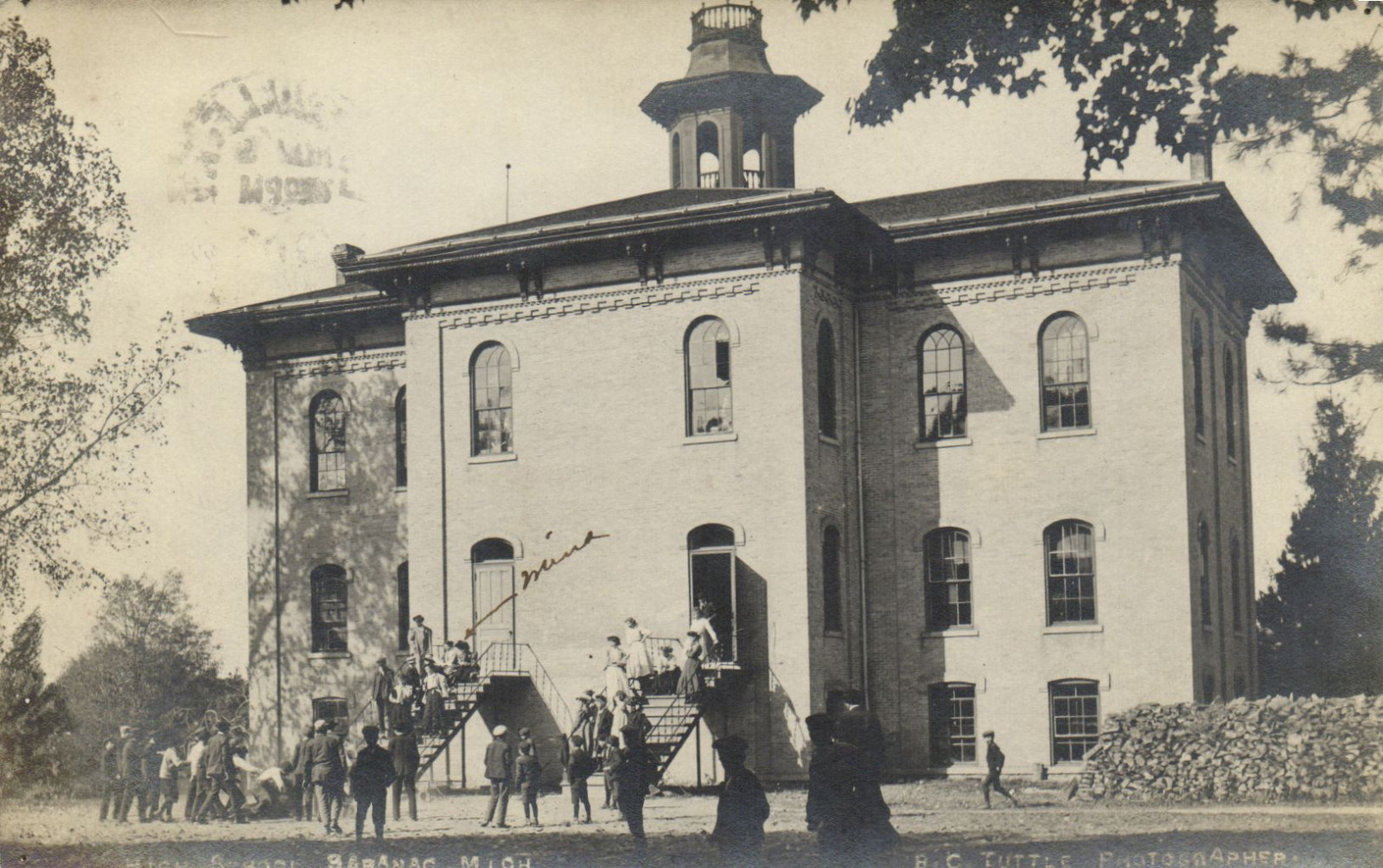 PC CPA US, MICHIGAN, SARANAC, HIGH SCHOOL, VINTAGE REAL PHOTO POSTCARD (b6687) PC CPA US, MICHIGAN, SARANAC, HIGH SCHOOL, VINTAGE REAL PHOTO POSTCARD (b6687)