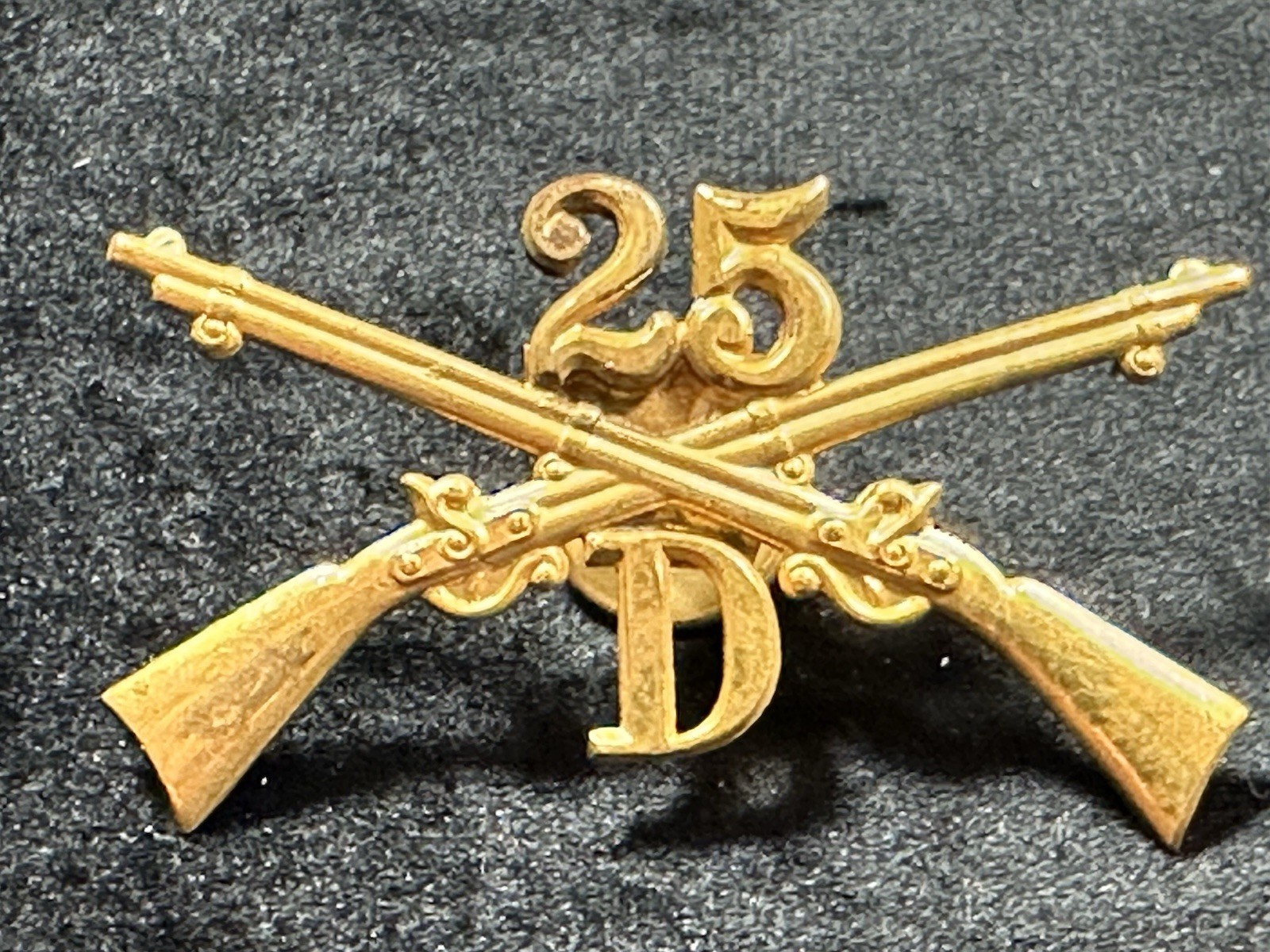 US 25th INFANTRY BUFFALO SOLDIERS Spanish American War “D” Cap Badge - Nice