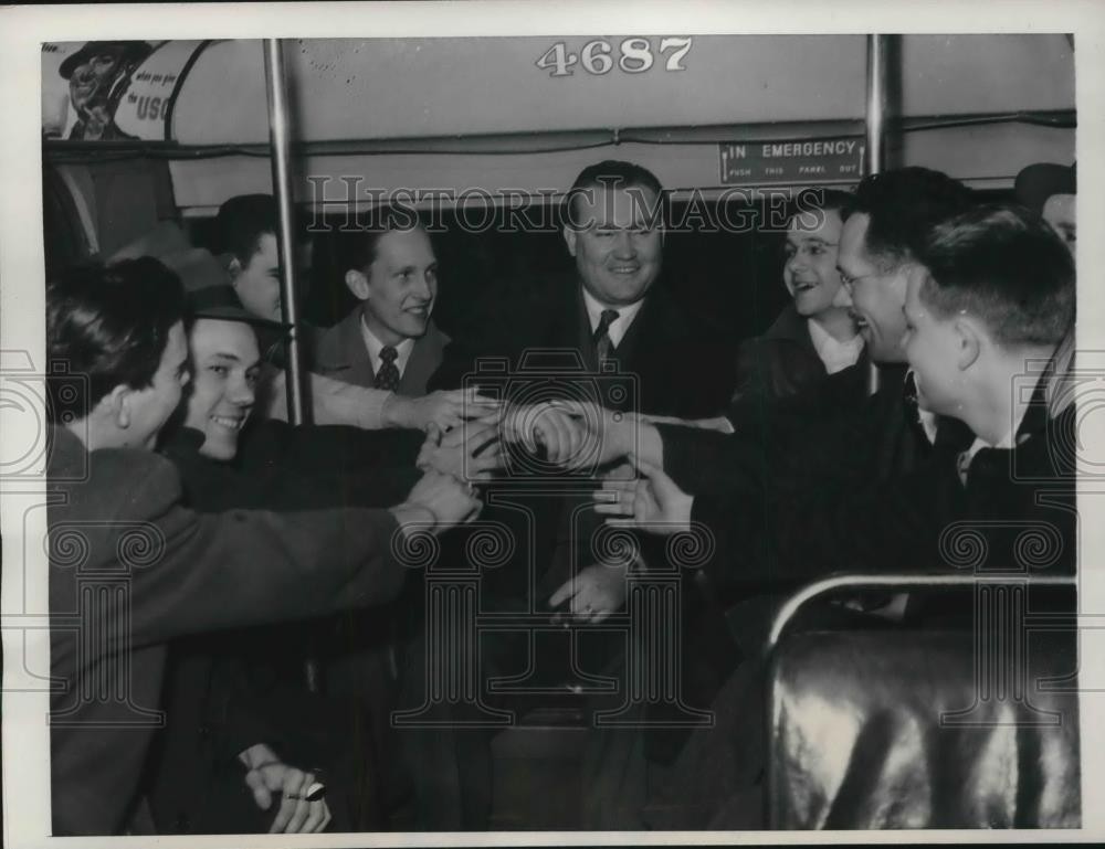 1943 Press Photo NY Giants first baseman Johnny Mize accepted into Armed Forces