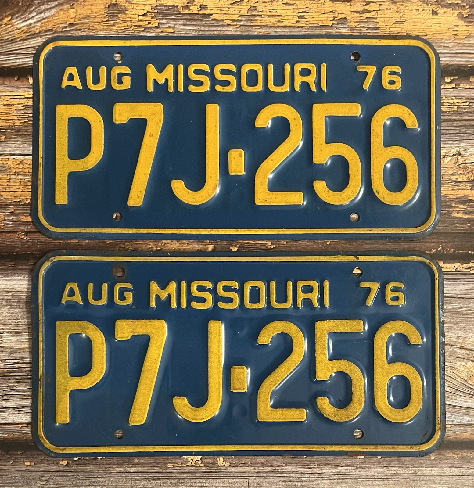 1976 Missouri Automobile License Plate Matched Pair / Set P7J-256