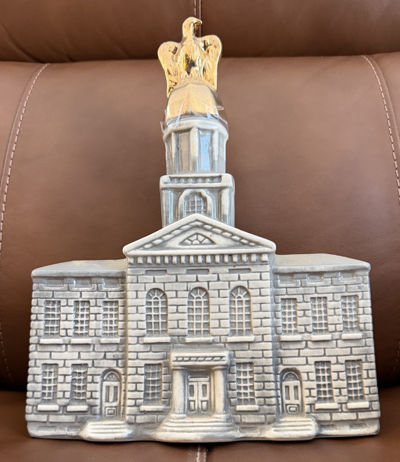 VINTAGE 1969 EZRA BROOKS NEW HAMPSHIRE STATE HOUSE DECANTER